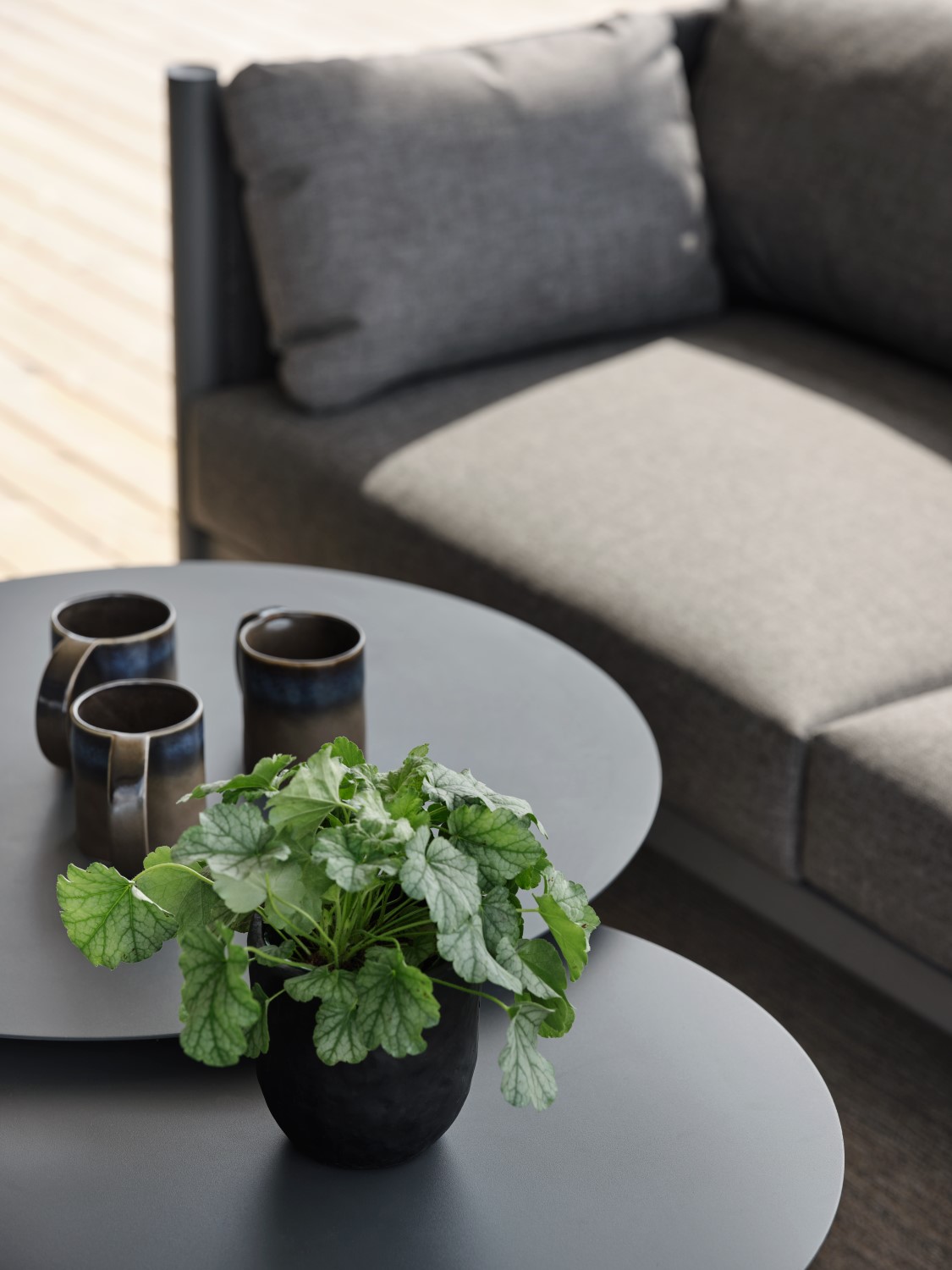 Garten Couchtisch MILL Ø 75 cm rund Aluminium schwarz anthrazit