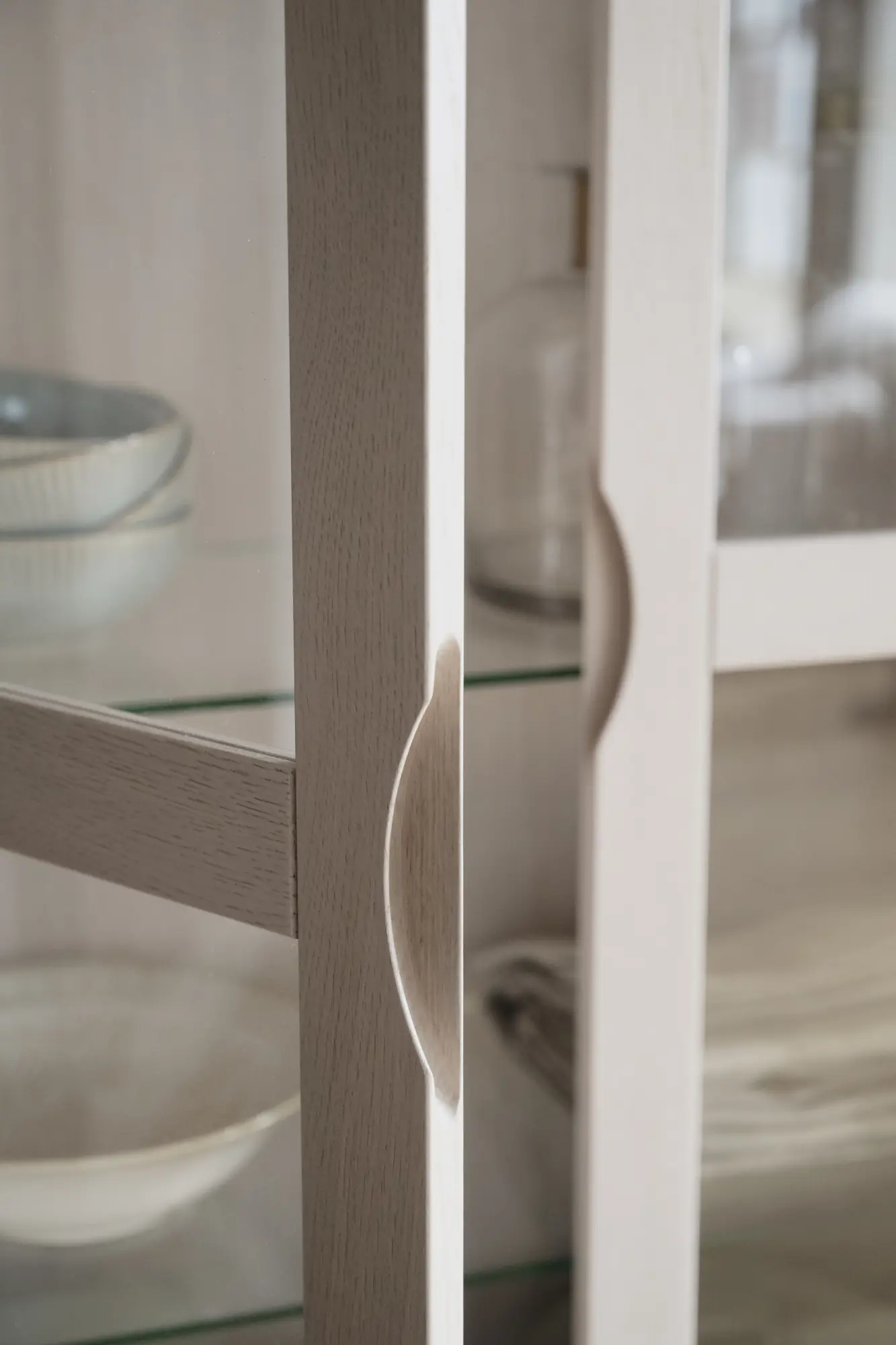 Vitrinenschrank VLIPPA H 185 cm mit 2 Türen Eiche white wash