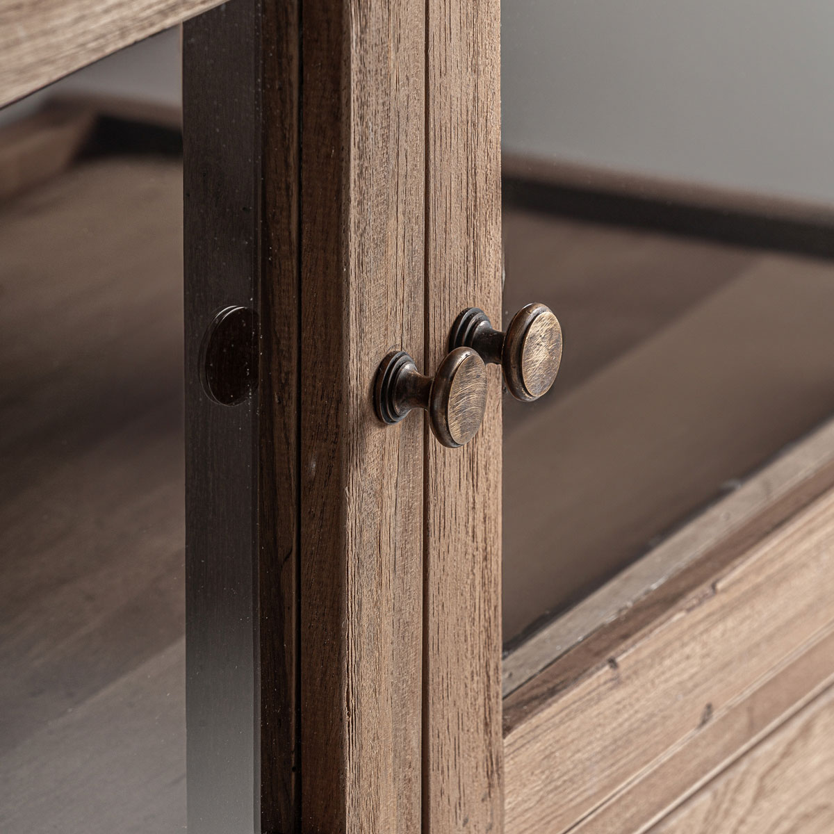 Vitrinenschrank HELMOND H 226 cm Altholz rustikal Vitrine Schrank