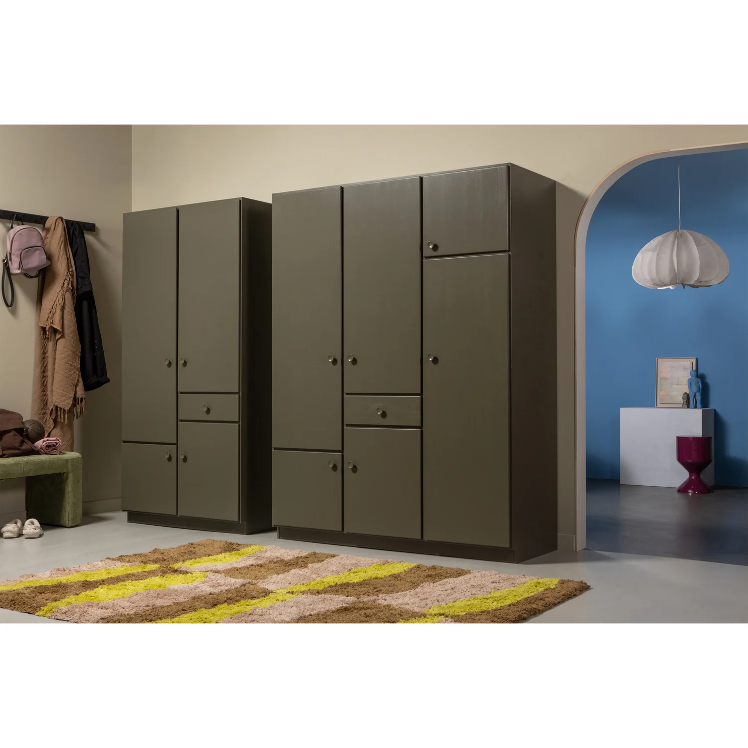 Kleiderschrank Schrank ALFIE 4-türig B 107 cm Kiefer Massivholz forest
