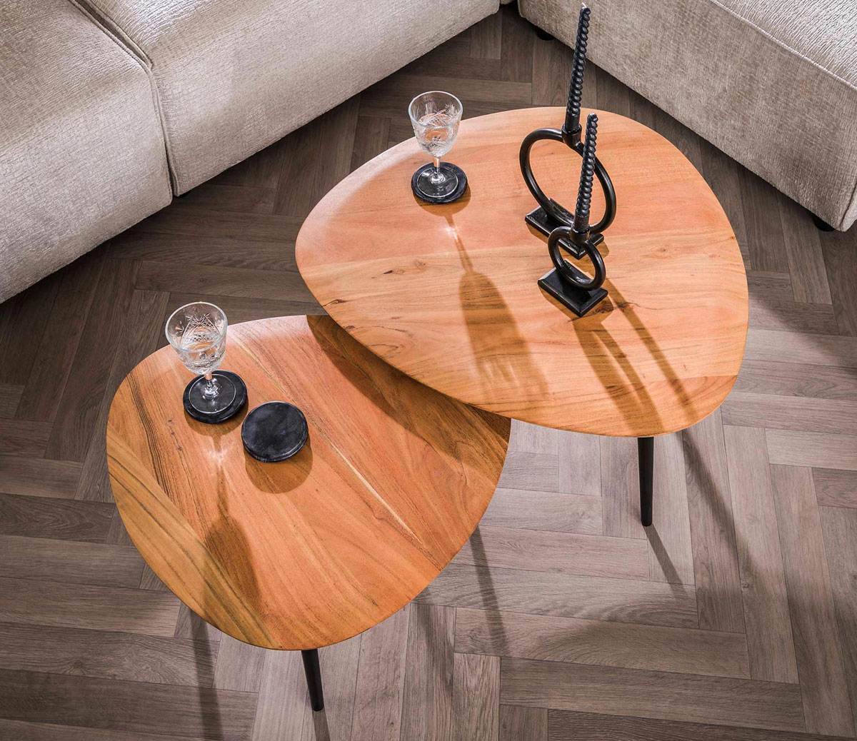 2er Set Beistelltisch organisch dreieckig Akazie massiv