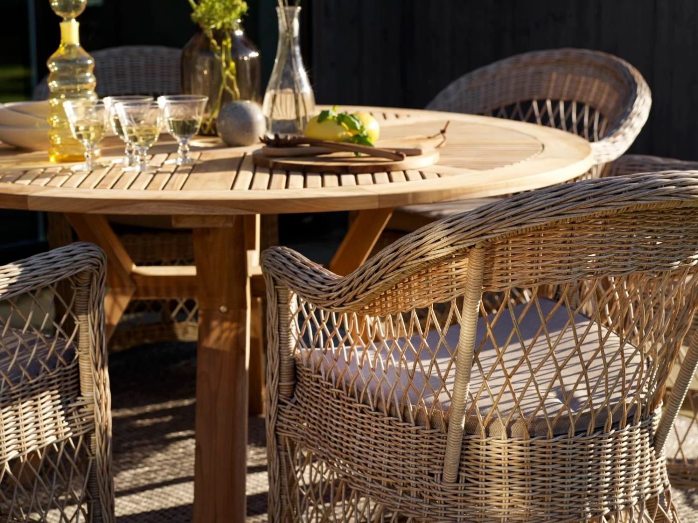 Gartentisch Circus Ø 130 cm rund Esstisch Teakholz