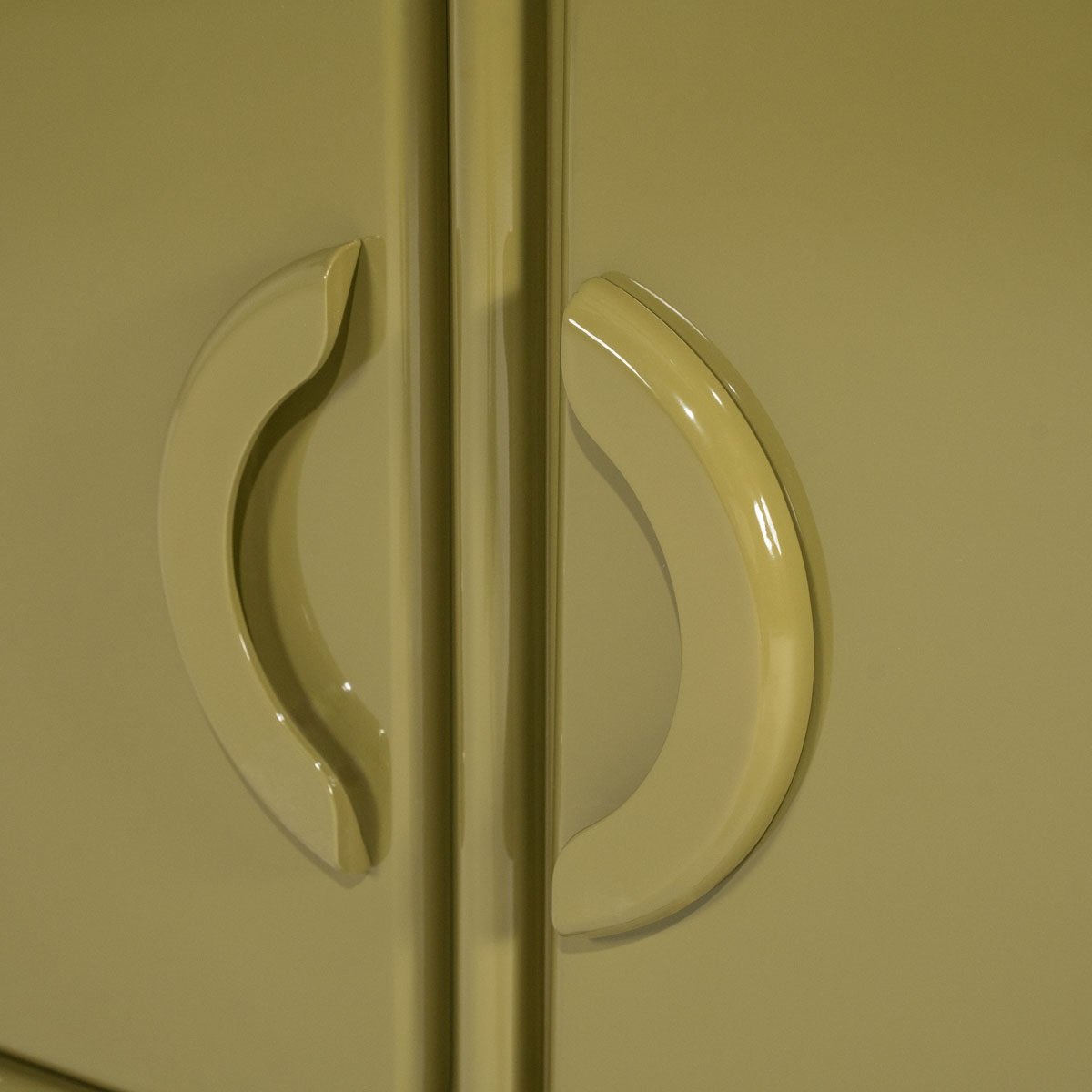 Kommode Gubby 120 cm mit 2 Türen MDF High Gloss grün