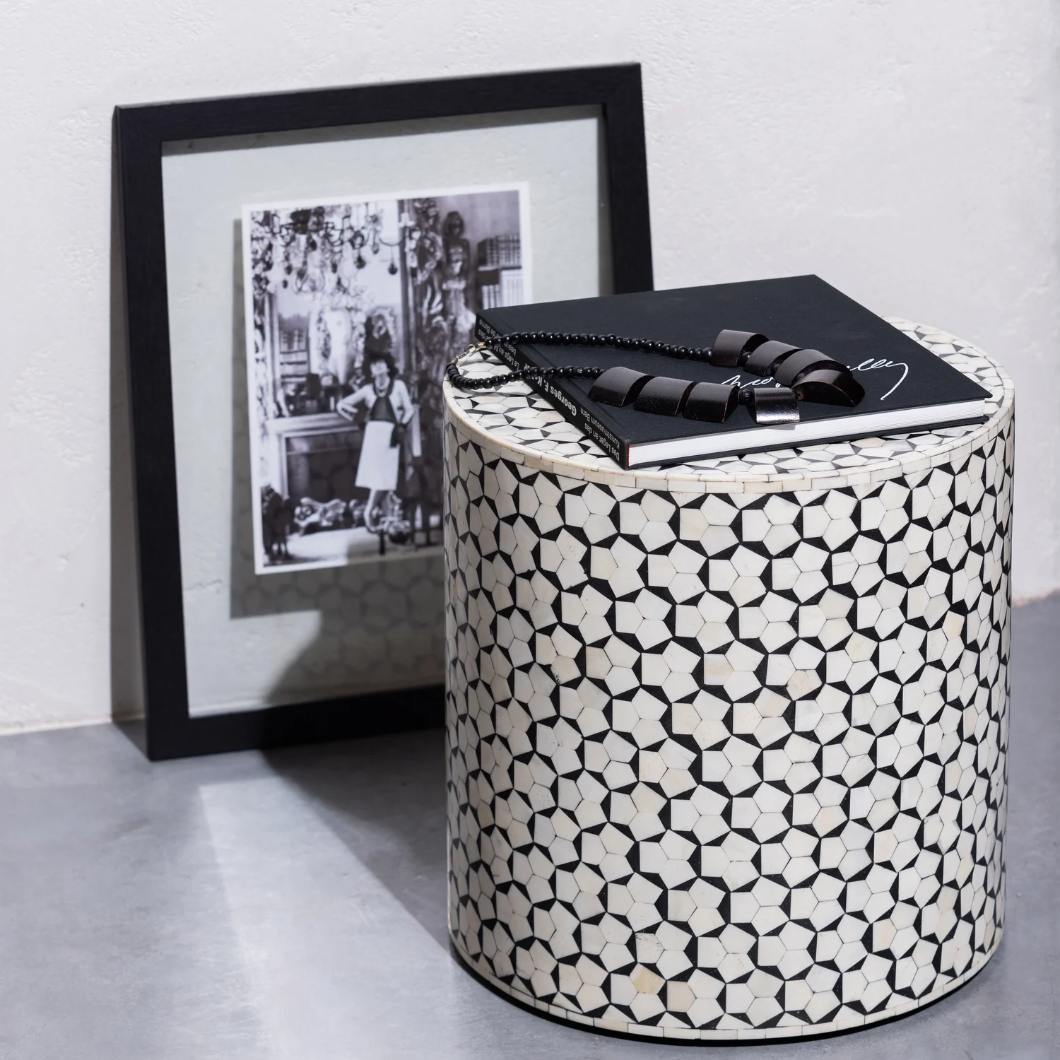 Beistelltisch NEVA Ø 37 cm MDF schwarz weiß Couchtisch Anstelltisch