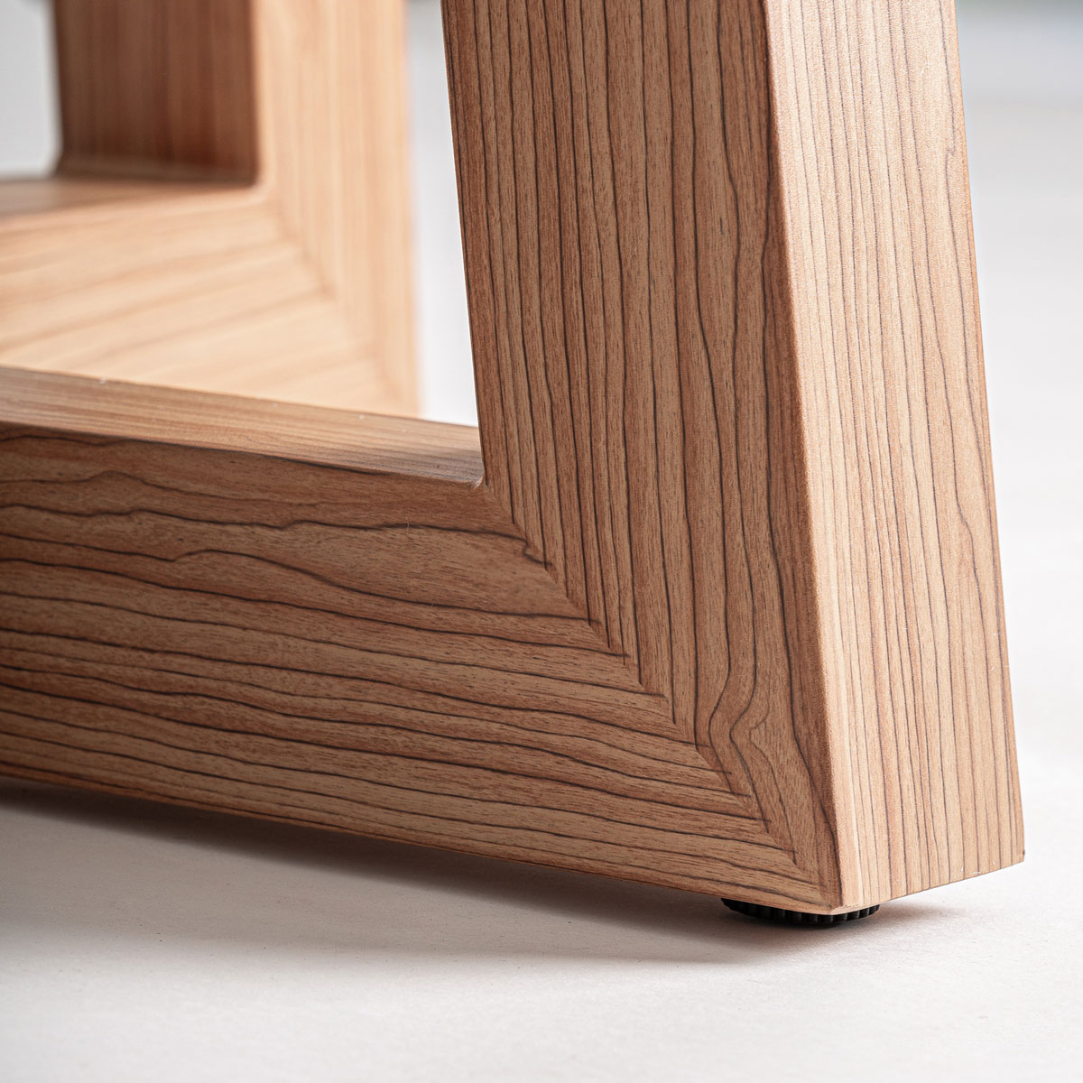 Esstisch KOSHENA rund Ø 152 cm cremeweiße Betonplatte- Aluminiumgestell 