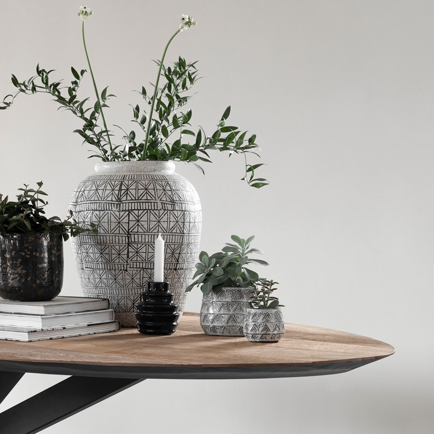 Esstisch Shape oval 240 x 110 cm recyceltea Teakholz