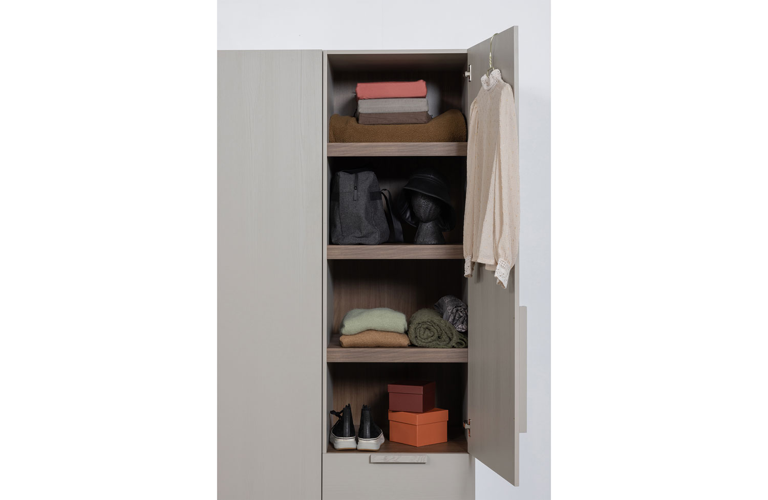 Schrank Kleiderschrank Rens H 210 cm Walnussfurnier kieselgrau
