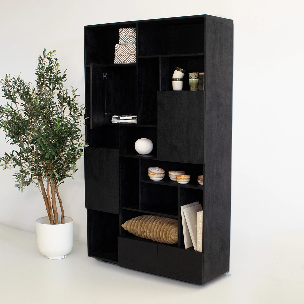 Wandschrank Mala H 200 cm Mangoholz schwarz Regal