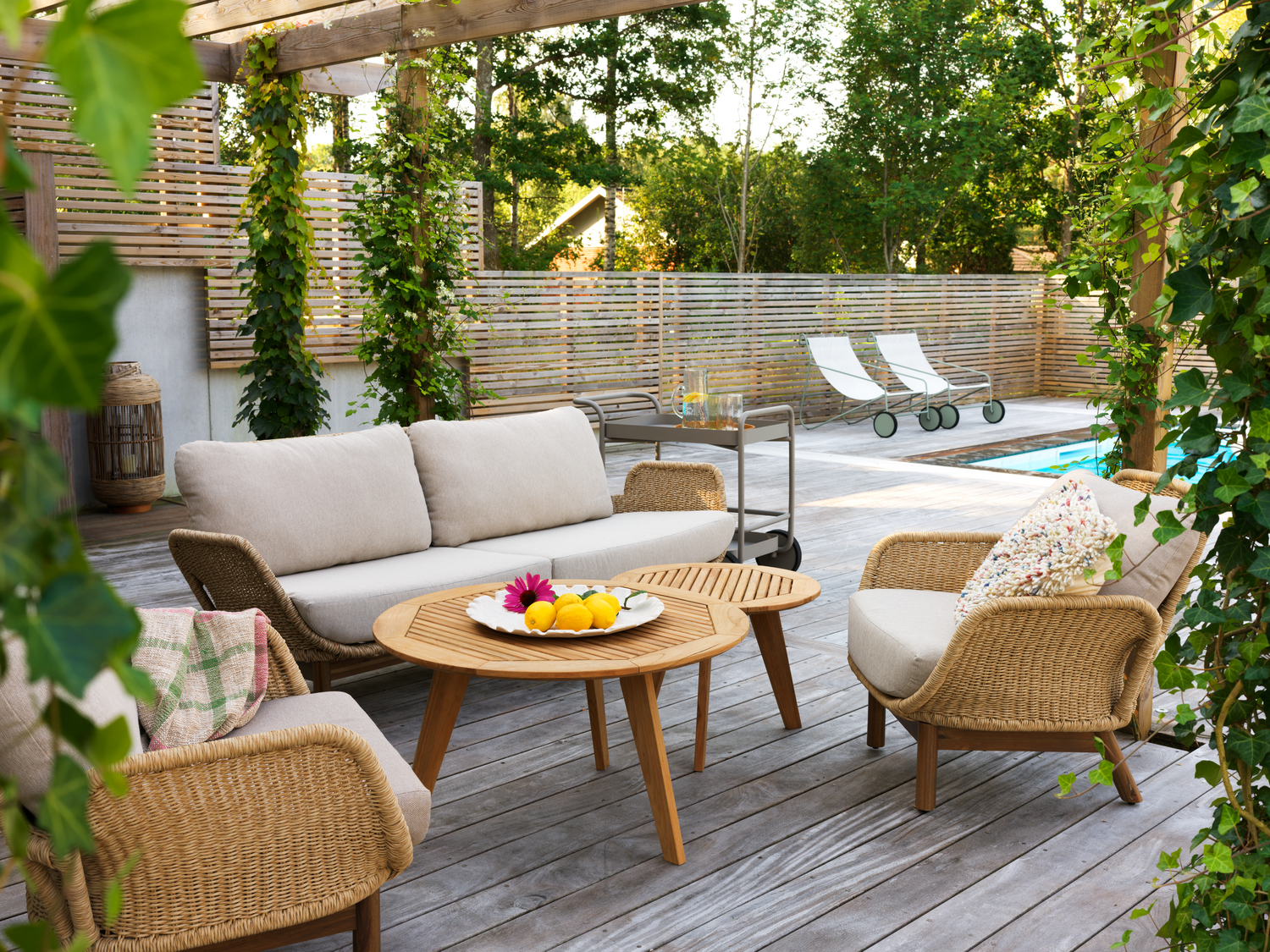 Gartensessel Gartenstuhl Lily mit Kissen Kunstrattan Teakholz