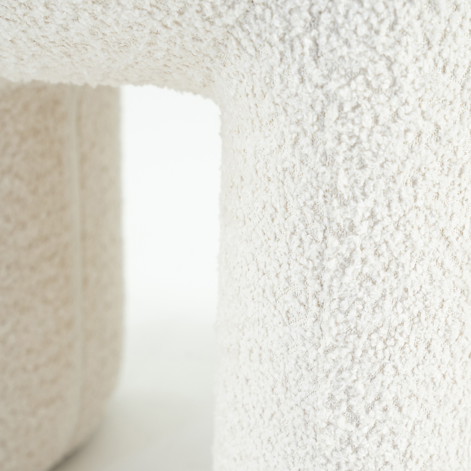 Hocker NASAHI Sitzhocker Bouclé Stoff beige