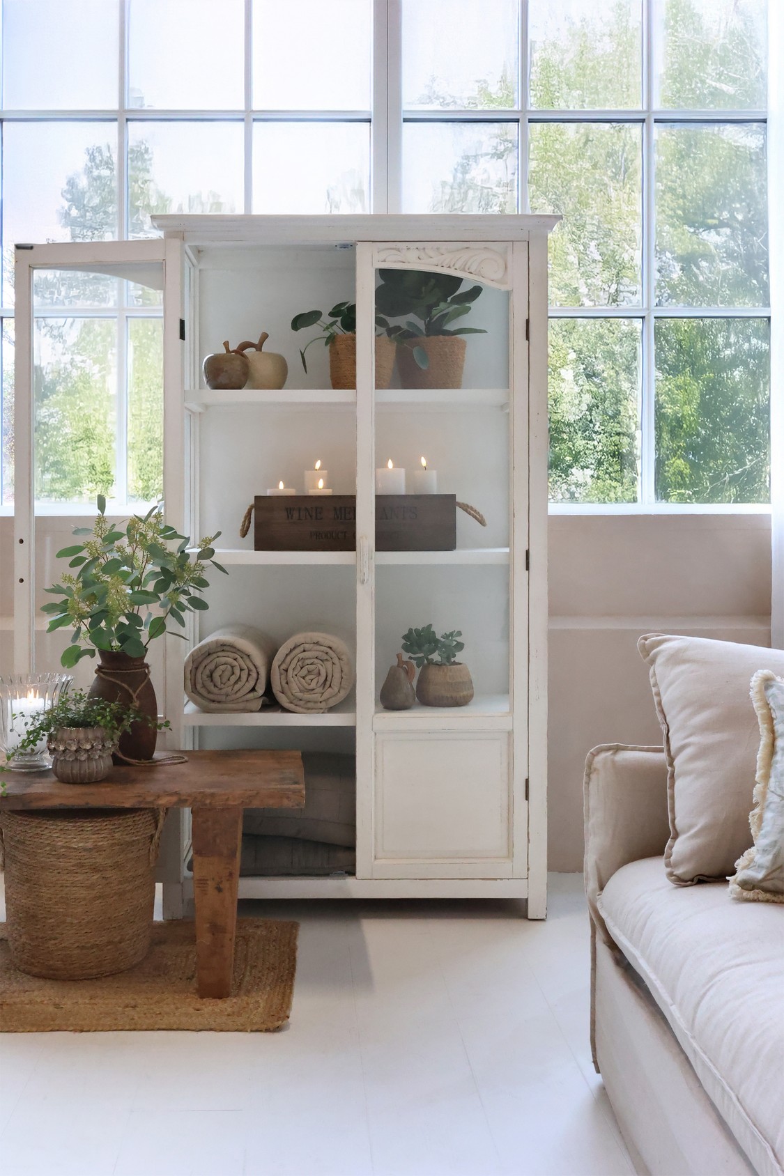 Vitrine Vitrinenschrank m. Glastüren antik creme