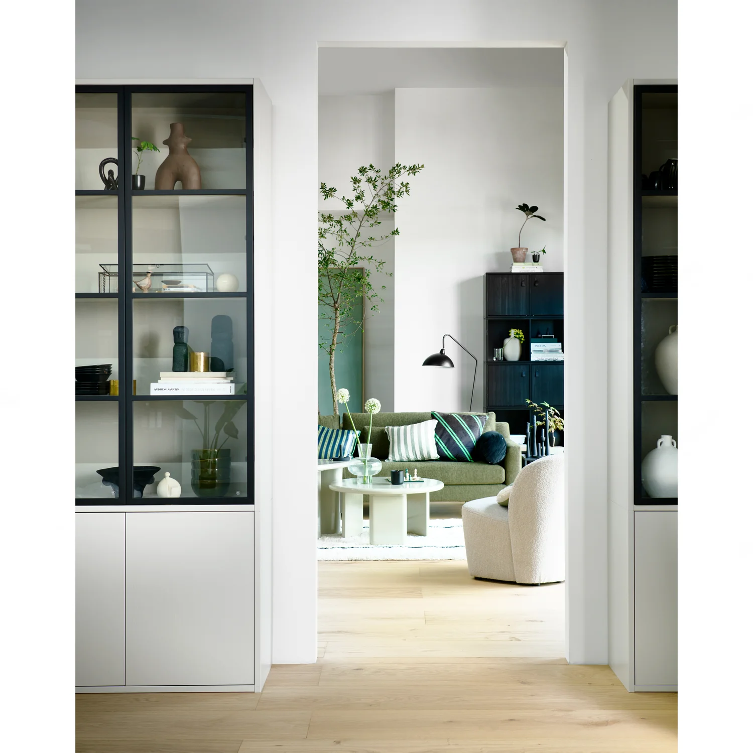 Vitrine Schrank BASIC 4-türig Kiefer Massivholz nebelgrau Aufbewahrungsschrank