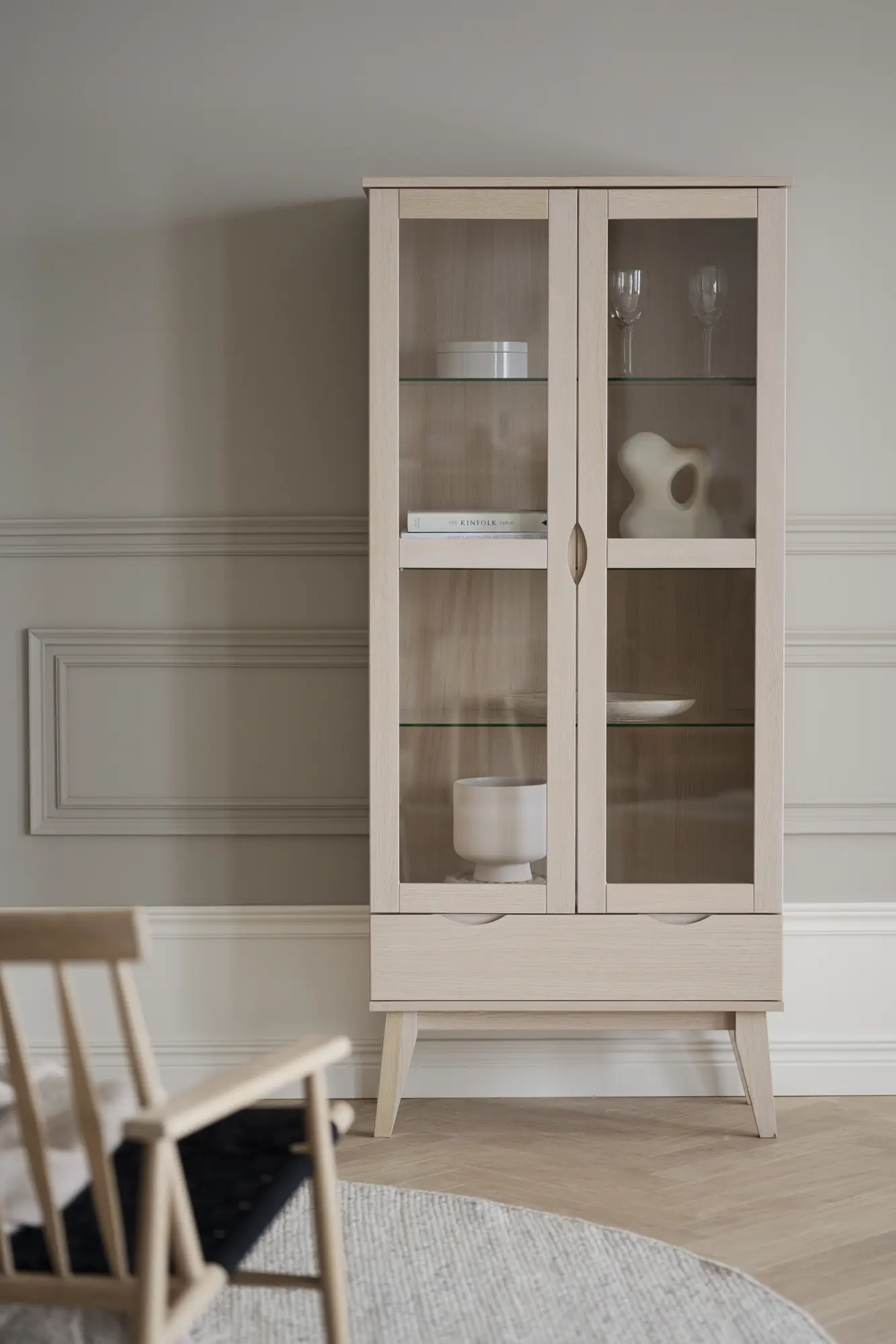 Vitrinenschrank VLIPPA H 185 cm mit 2 Türen Eiche white wash