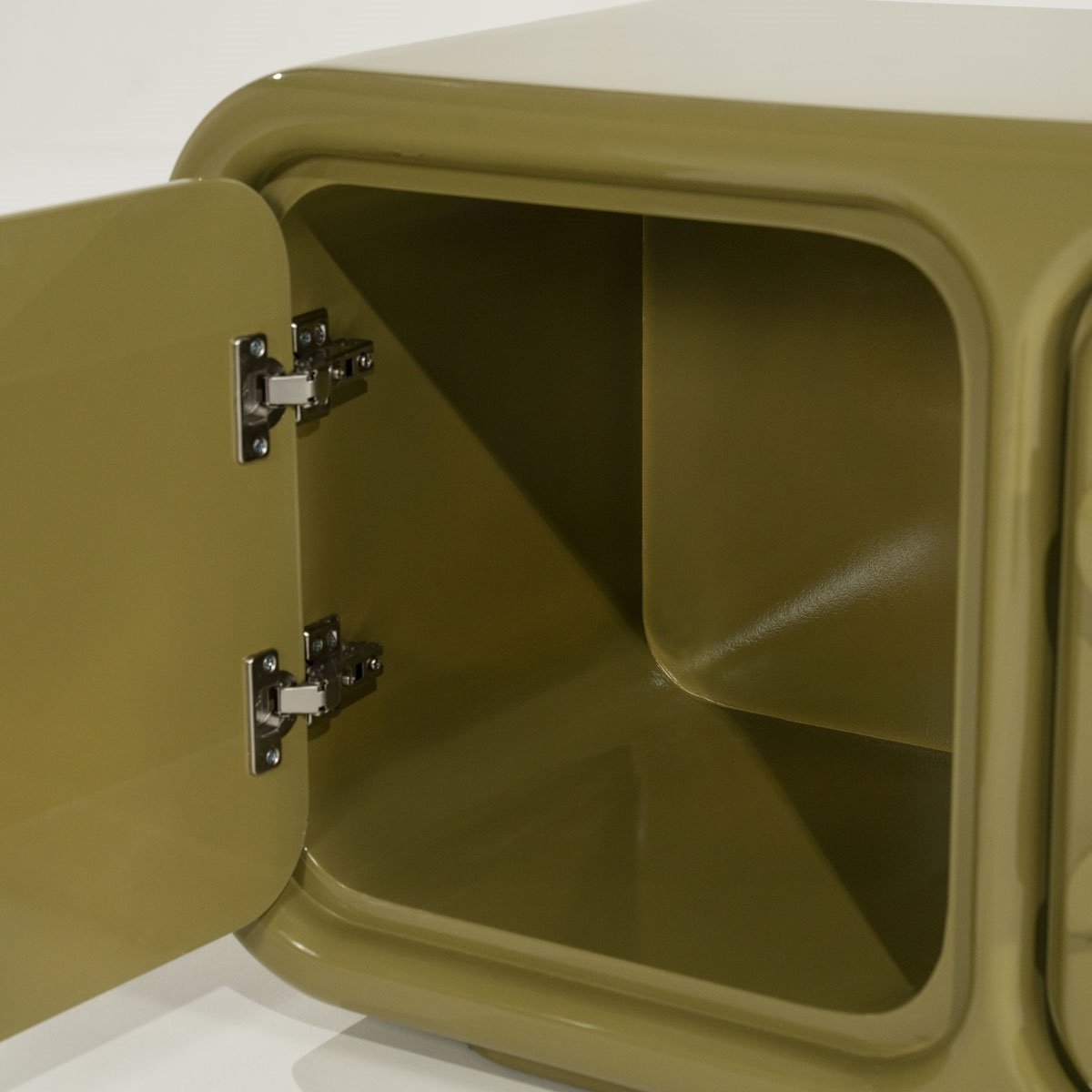 TV Möbel Lowboard Gubby 176 cm mit 4 Türen MDF High Gloss grün