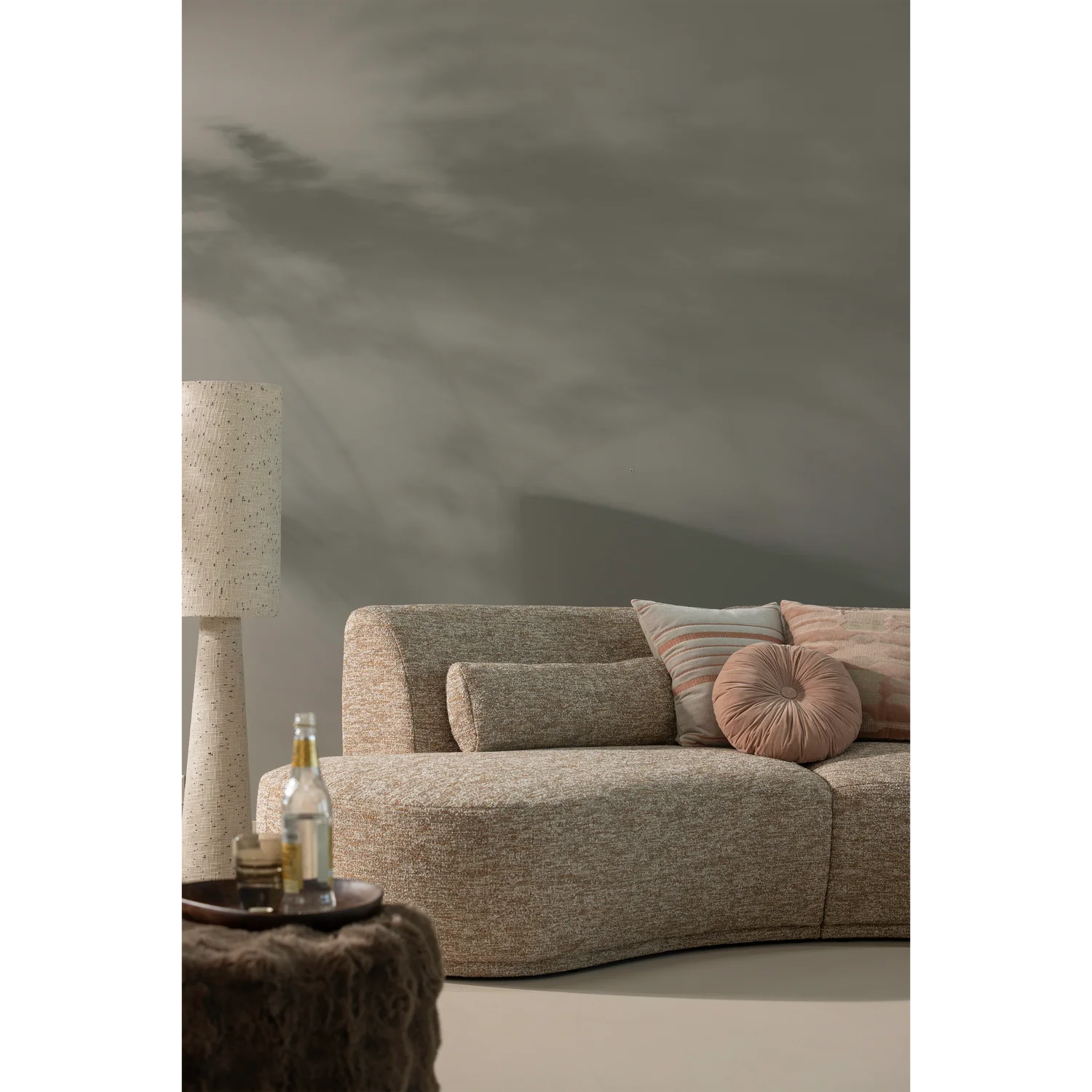 Hocker Sitzhocker OLVEN Ø 60 cm flauschiger Stoff braun