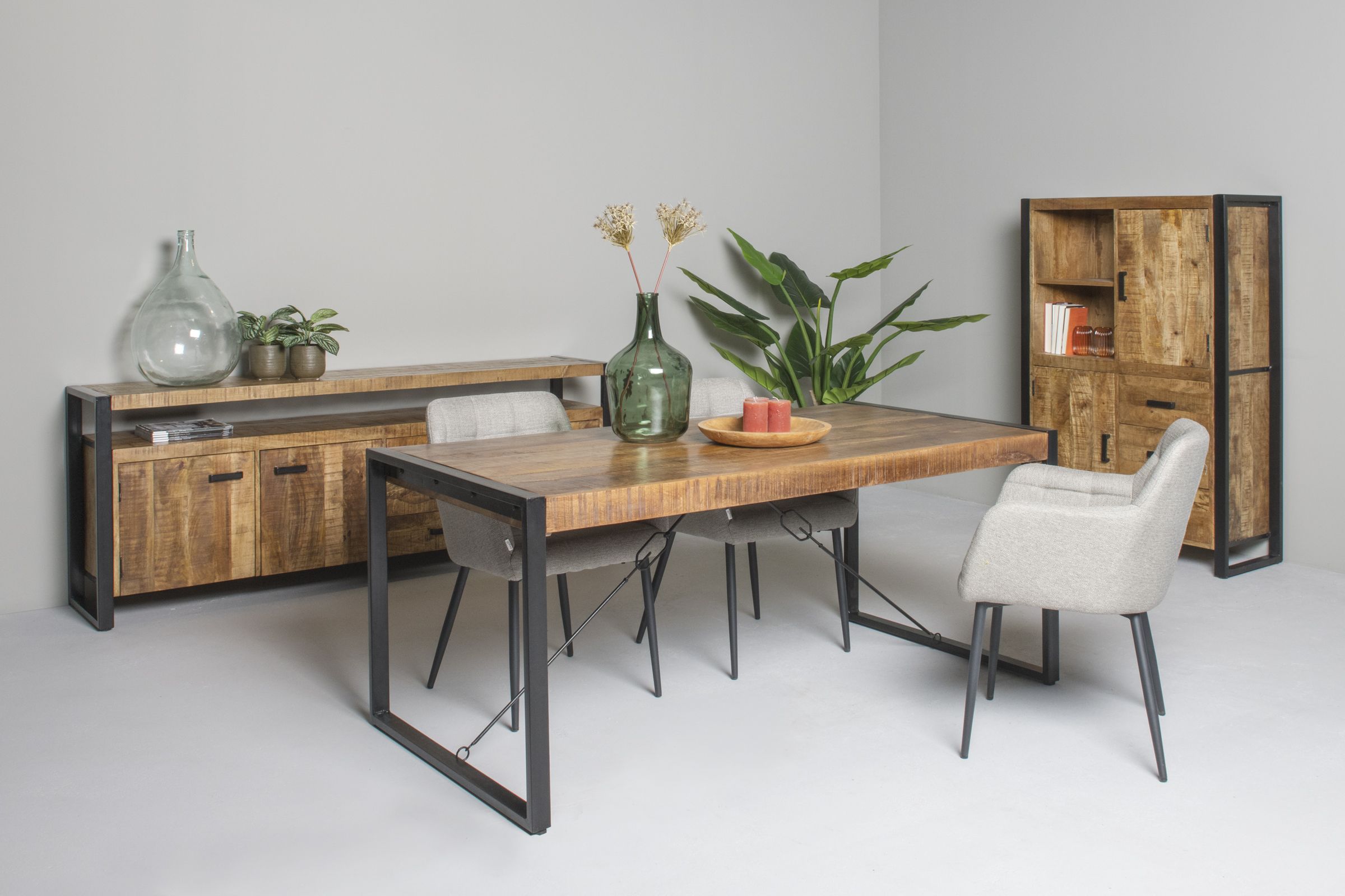 Esstisch Nairobi 200 x 100 cm Mangoholz Metall schwarz