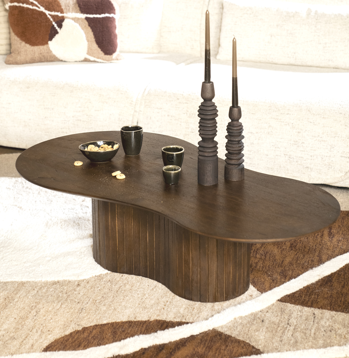 Couchtisch LAMOUS oval organisch 130 cm Mango Holz braun