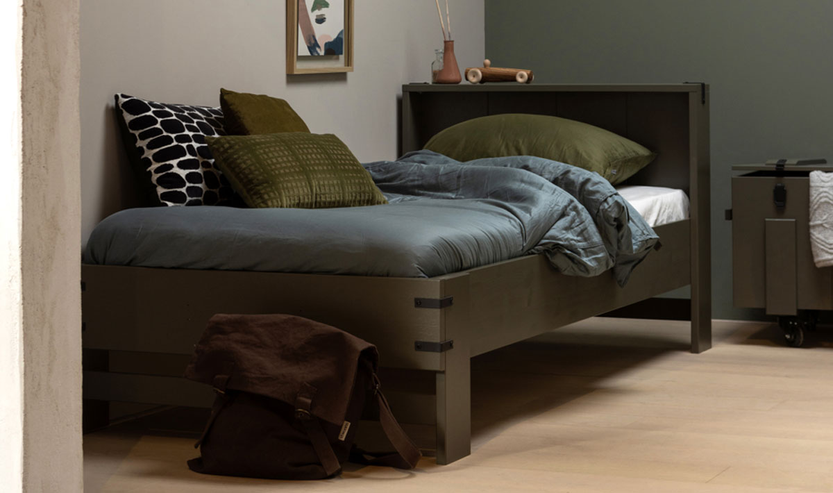 Einzelbett BOBBY waldgrün 200 x 90 cm Kiefer Massivholz Bett