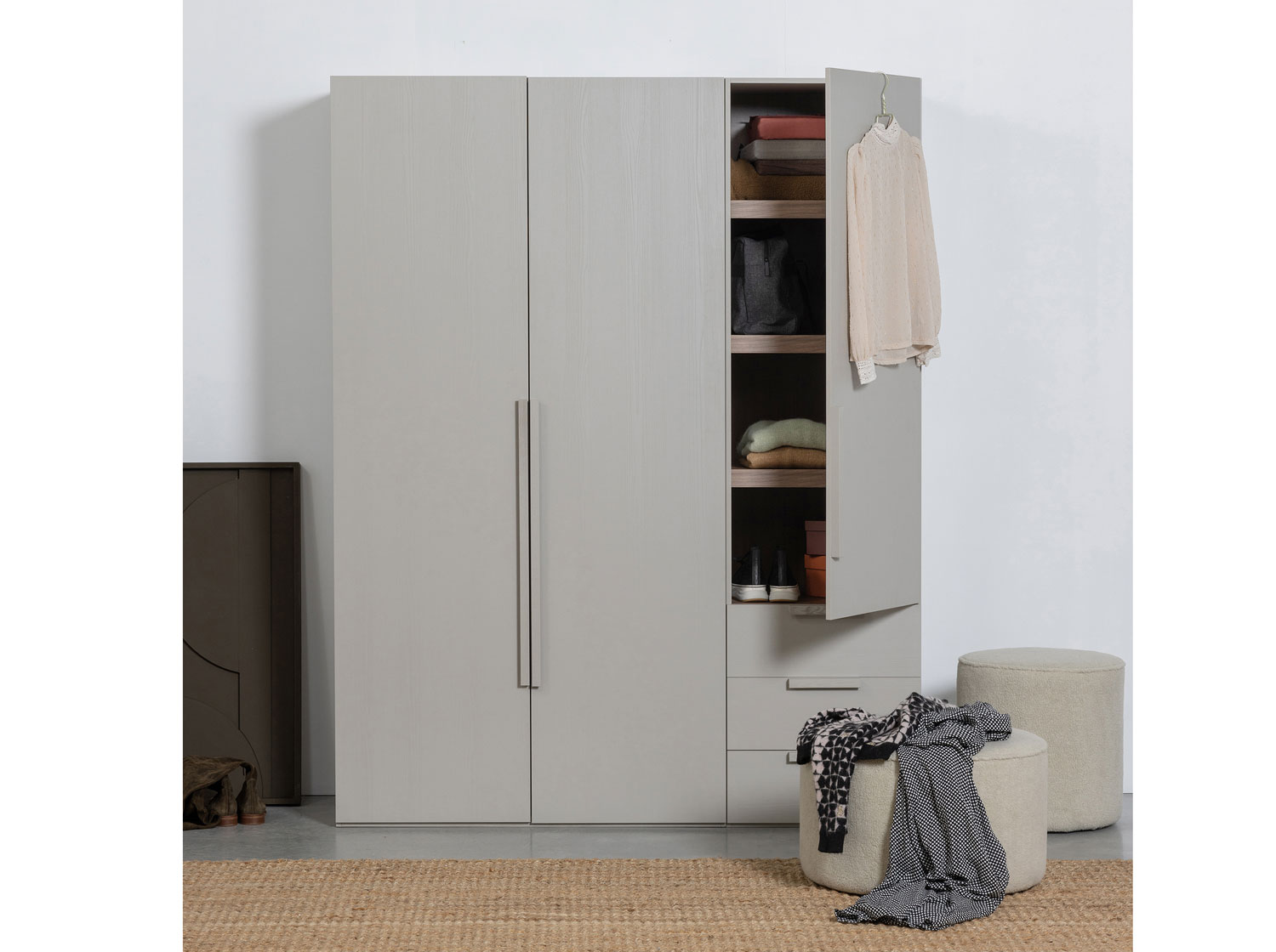Schrank Kleiderschrank Rens H 210 cm Walnussfurnier kieselgrau