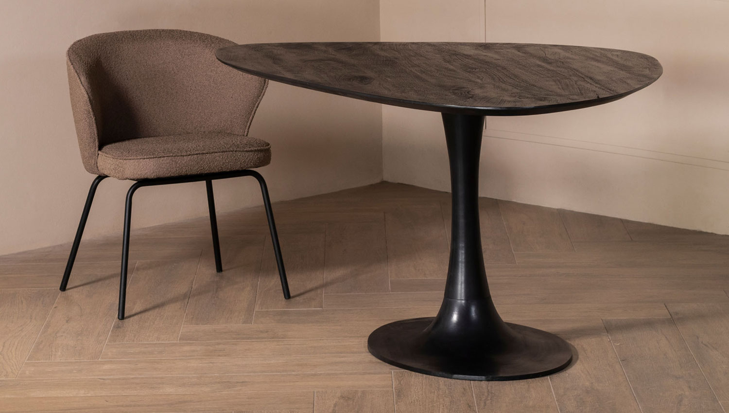 Esstisch Petra 160 x 120 cm organische Form Mangoholz