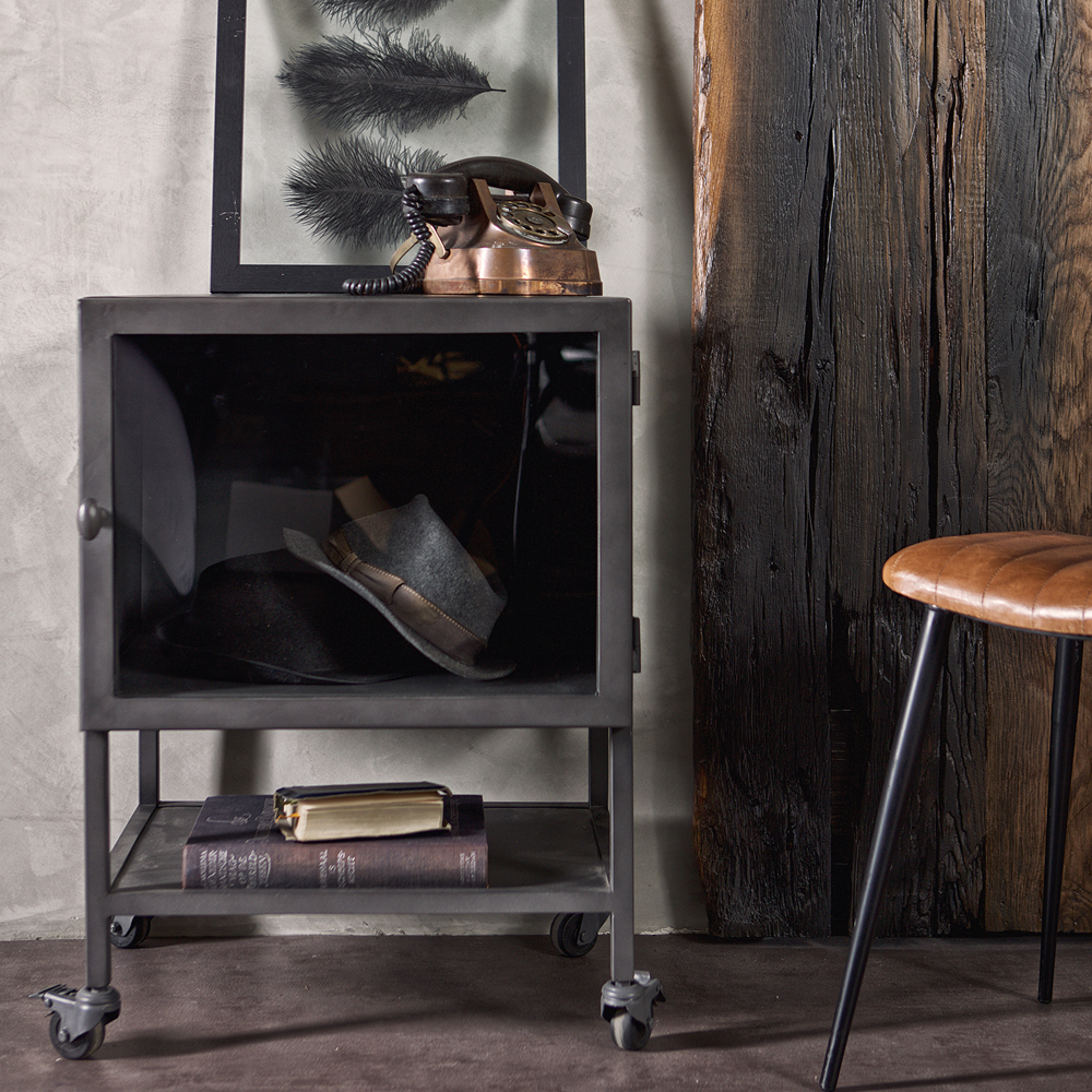 Vitrine auf Rollen BESPOKE Metall mit Glastür Vintage grau