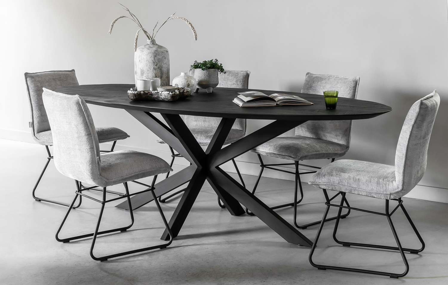 Esstisch Timeless oval 200 x 100 cm Teakholz schwarz