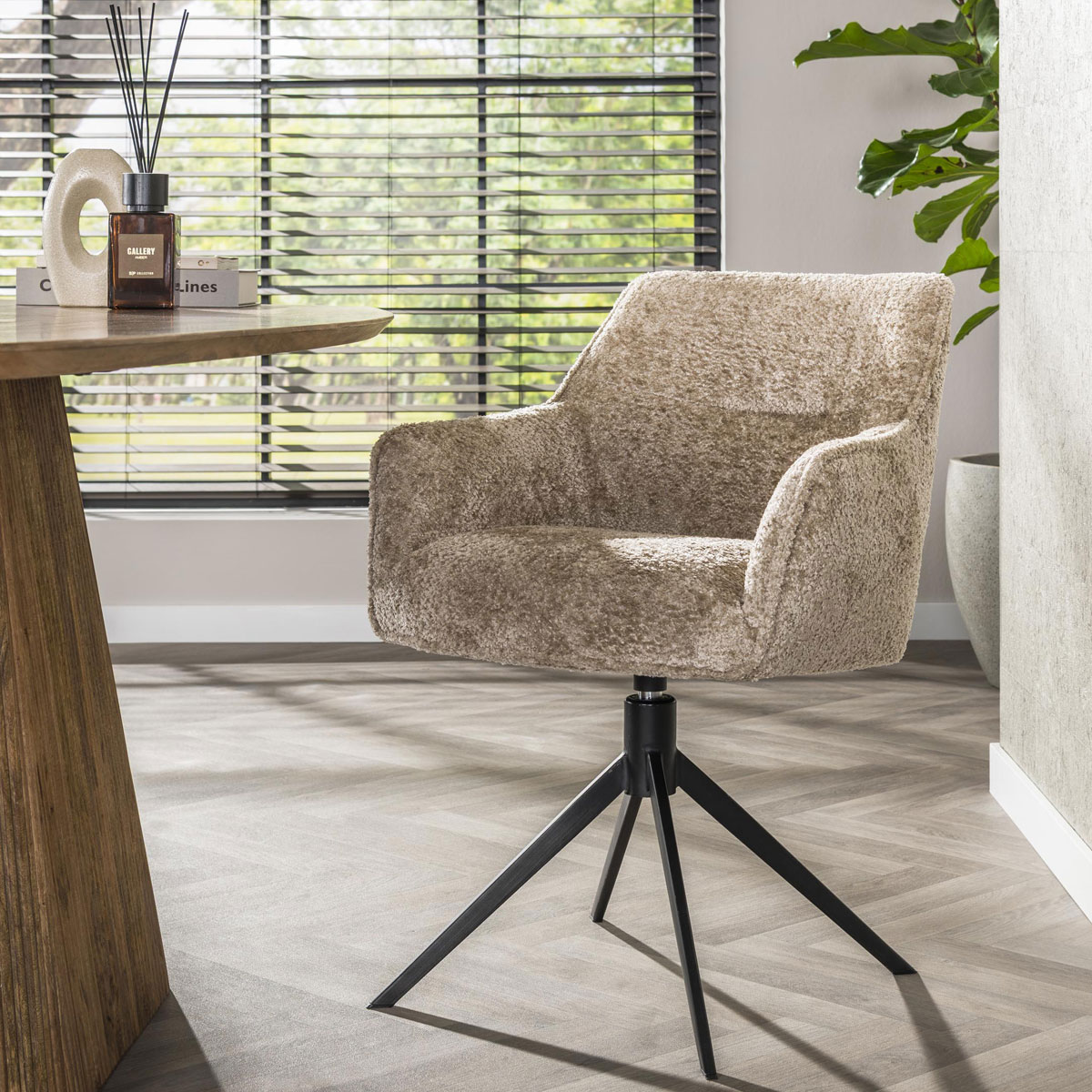 Esszimmerstuhl ARVIC mit Armlehne Stuhl drehbar Teddystoff sand