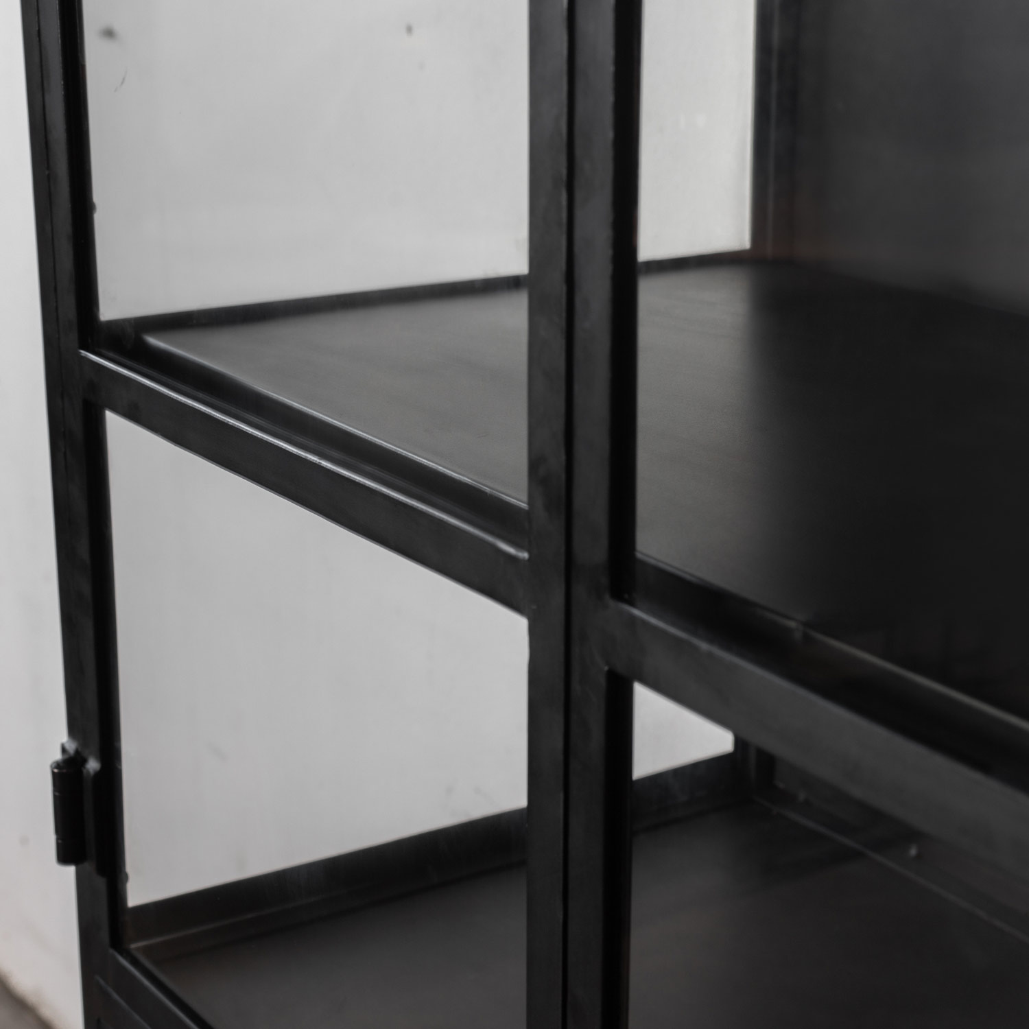 Industry Vitrine MILA aus Metall Schrank schwarz