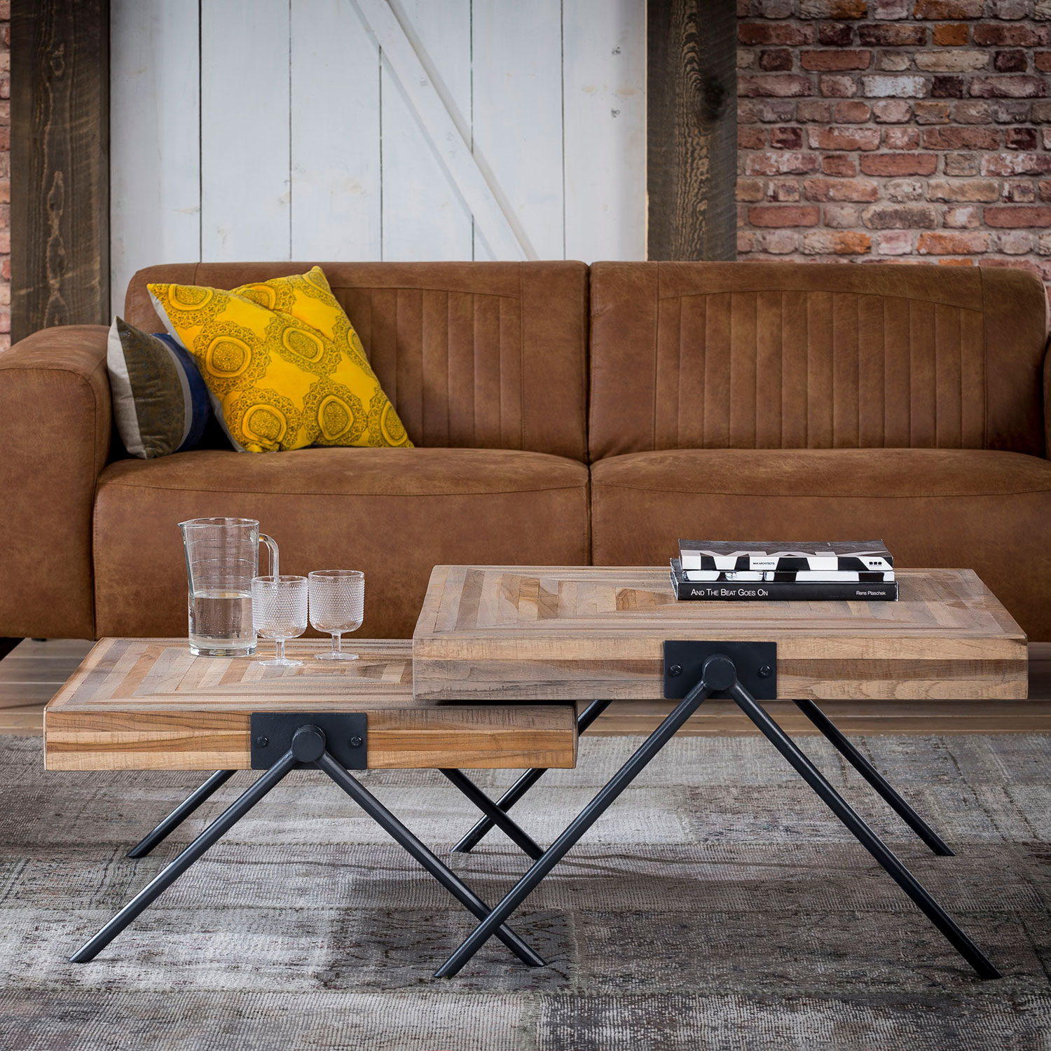 Couchtisch TILLA 70 x 70 verwittertes Teakholz