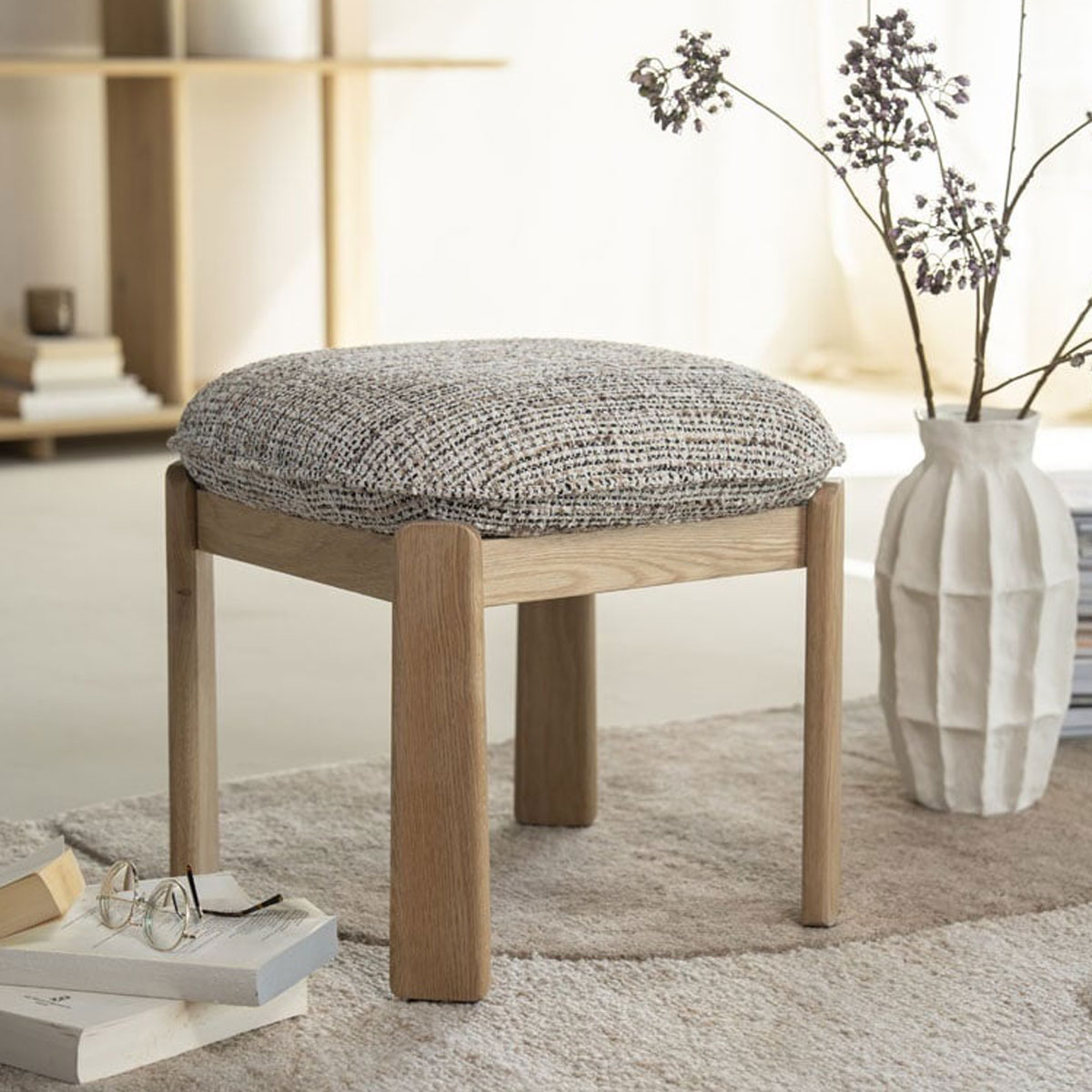 Sitzhocker Hocker Lottie 48 x 48 cm Eiche Massivholz Bezug Nori beige