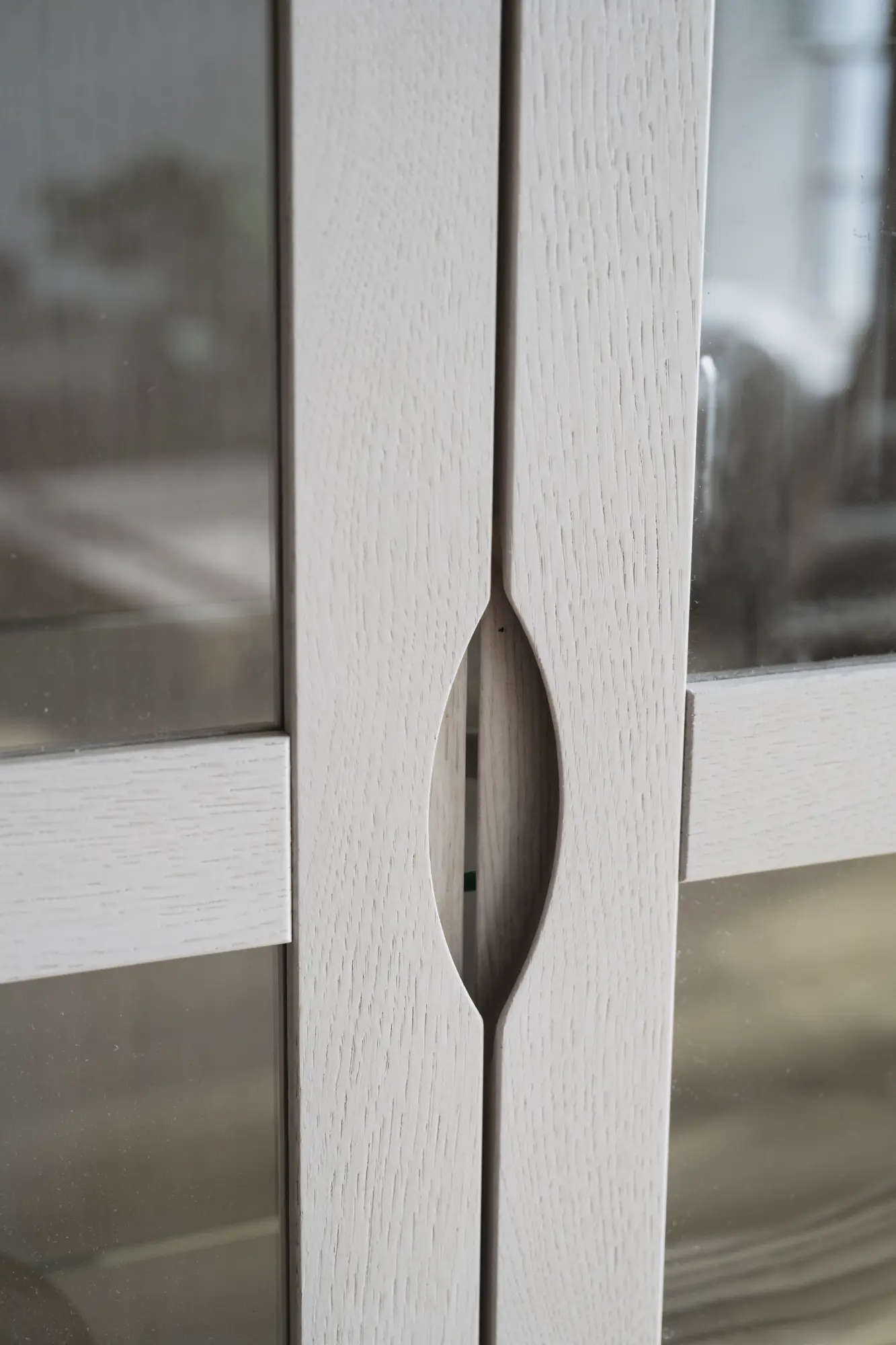 Vitrinenschrank VLIPPA H 185 cm mit 2 Türen Eiche white wash
