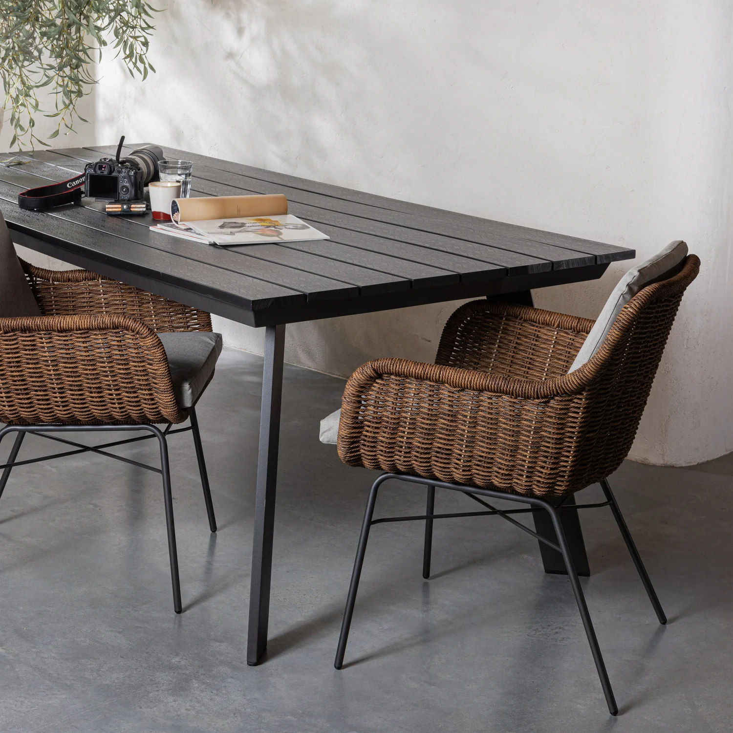 Gartentisch VEERLE 220 x 100 cm Polyholz Aluminium anthrazit Esstisch Outdoor
