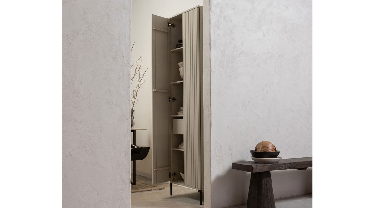 woood Schrank Hochschrank Gravure H 210 cm Kiefer massiv staubgrau