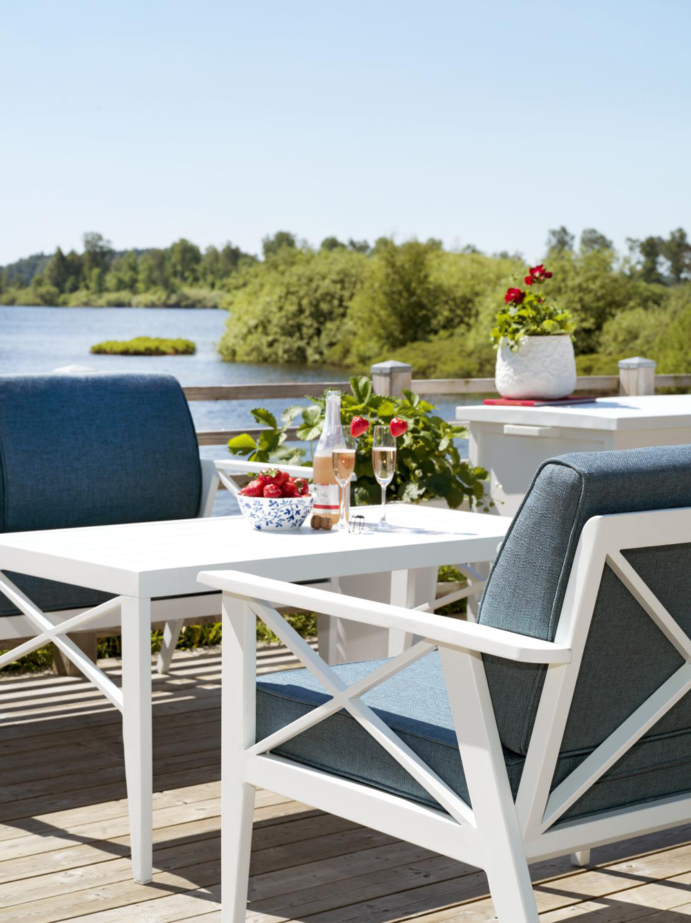 ANGEBOT! 4 tlg. Gartenmöbel Lounge Gruppe Aluminium weiss incl. blaue Kissen