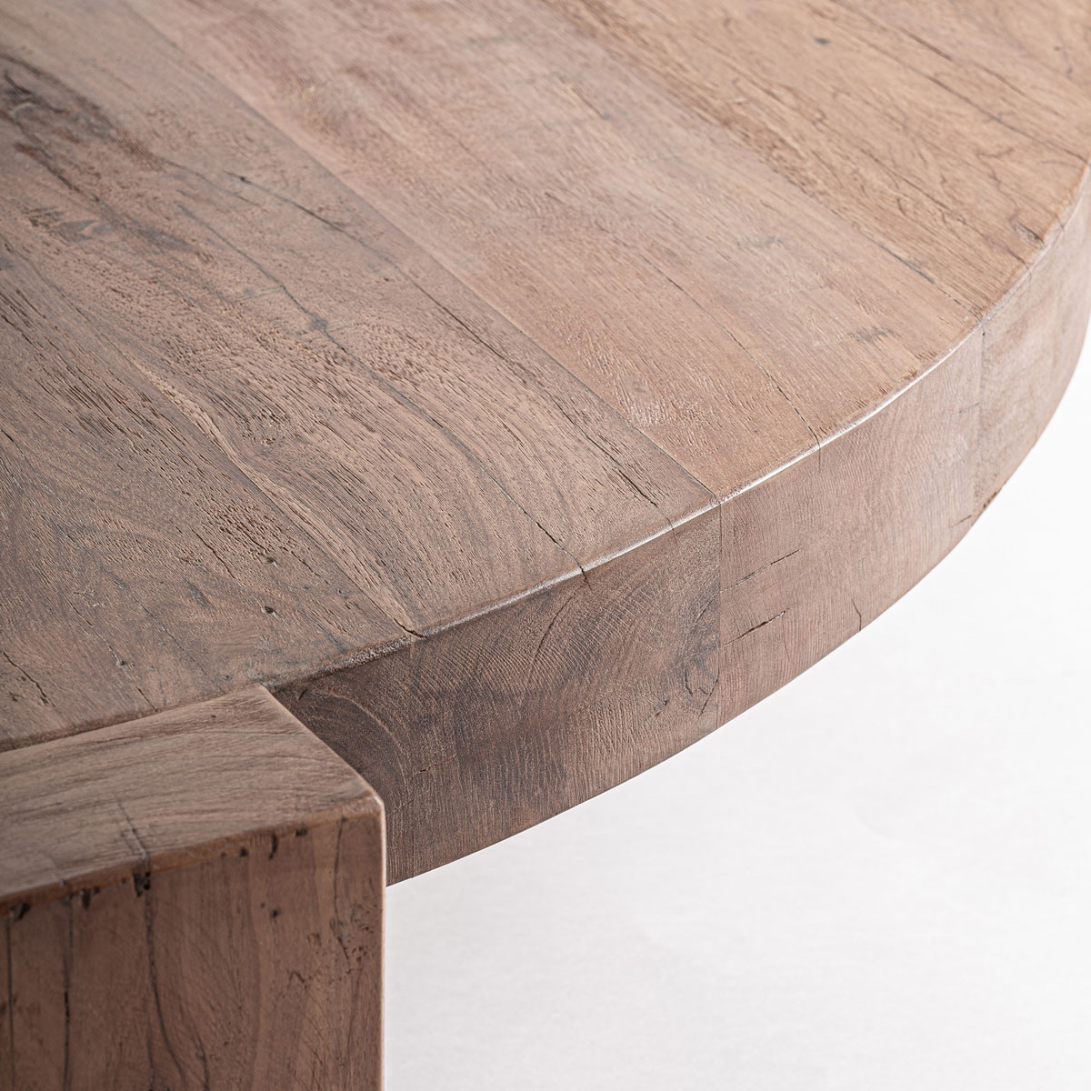 Couchtisch BRUTALIST 127 x 133 cm Salholz rustikal braun