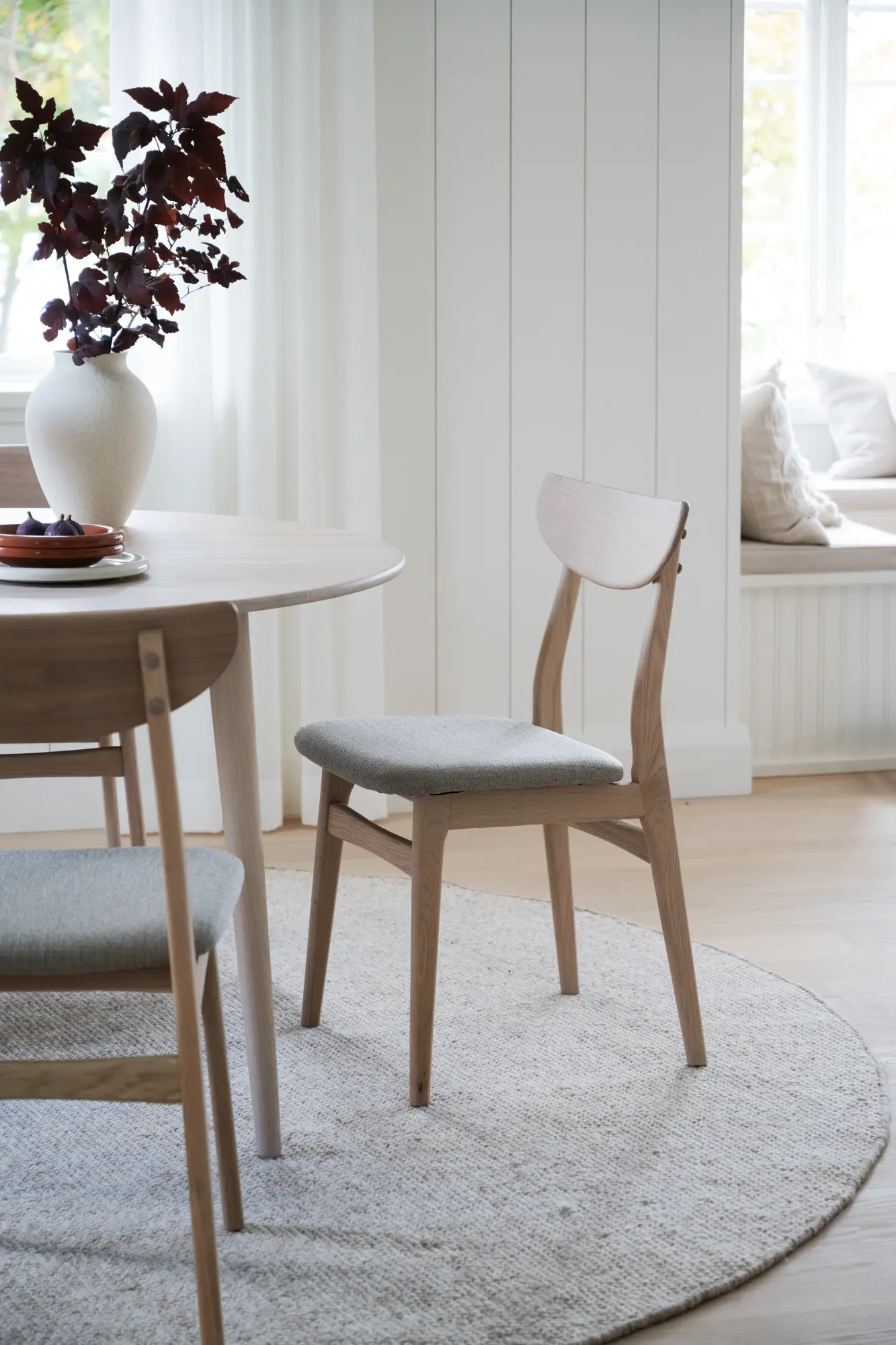 Esszimmergruppe VAIRMOUNT komplett Esstisch rund Ø 120 cm beige weiß mit 4 Stühlen