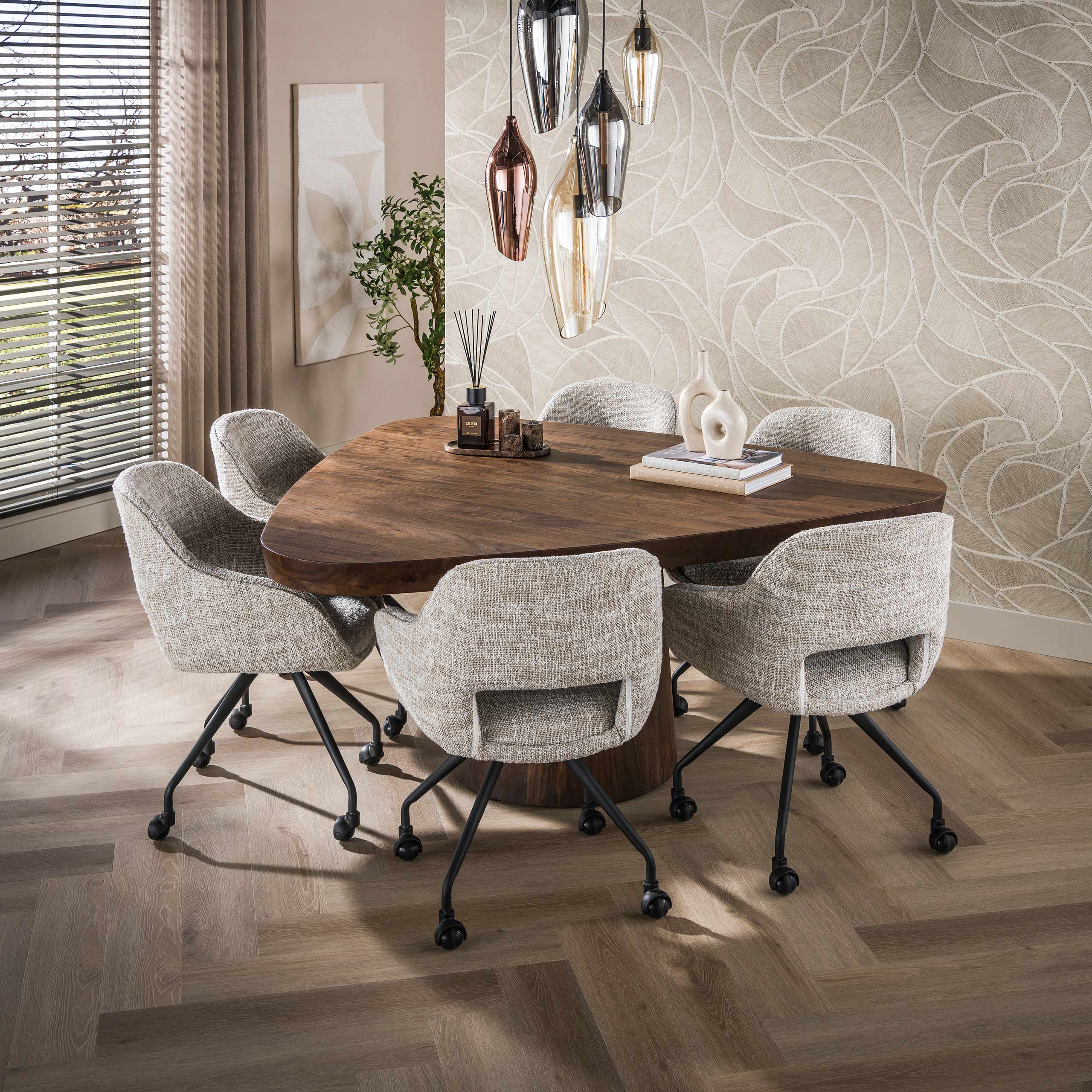 ROMA – Organischer Design-Esstisch aus massiver Akazie 165 cm