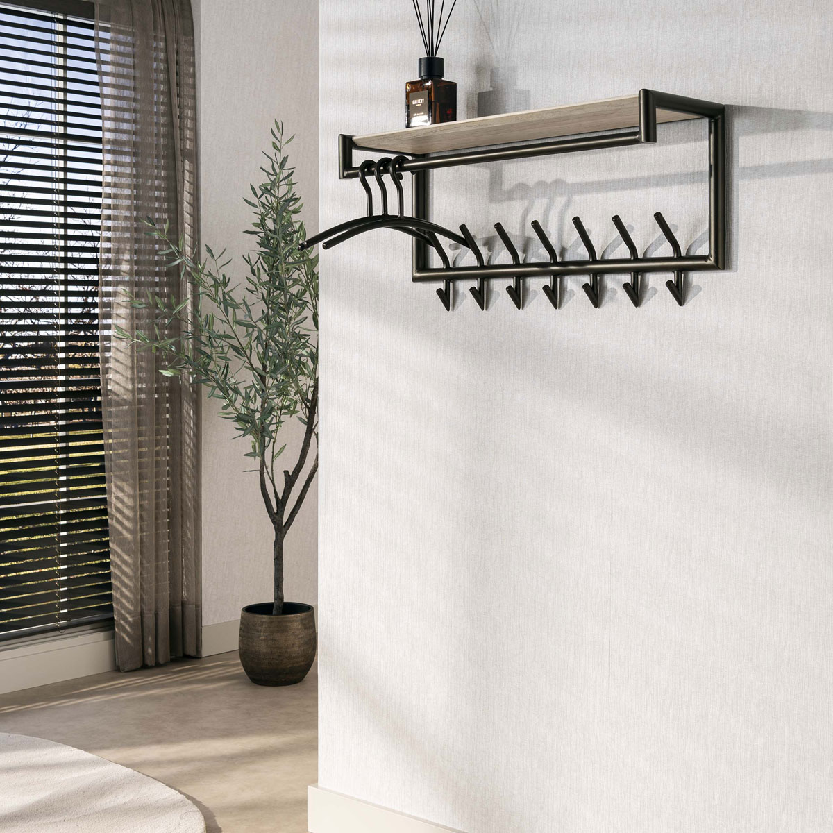 Wandgarderobe NERO B 85 cm mit 14 Haken Hutablage Travertin-Optik Metall Bronzefinish