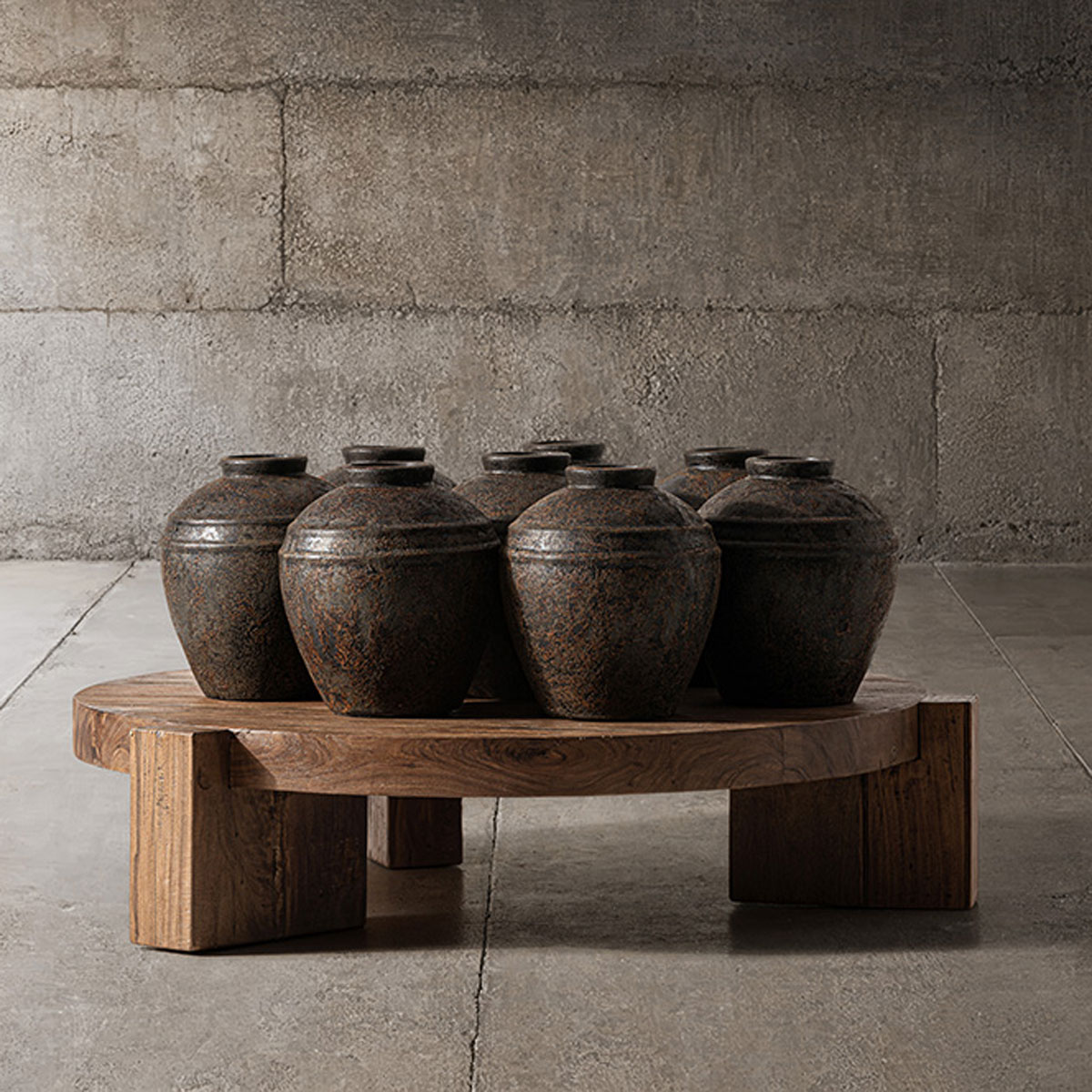 Couchtisch BRUTALIST 127 x 133 cm Salholz rustikal braun