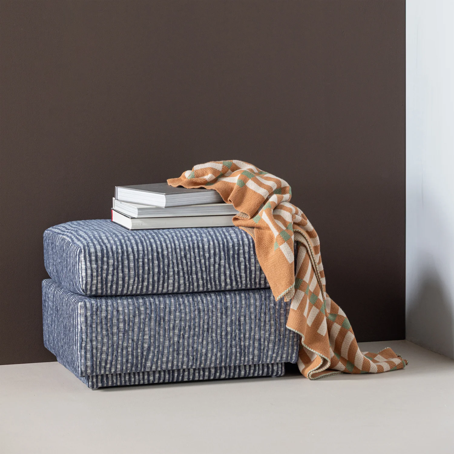 Hocker LOU 60 x 50 cm Musterstoff grau blau Fußhocker