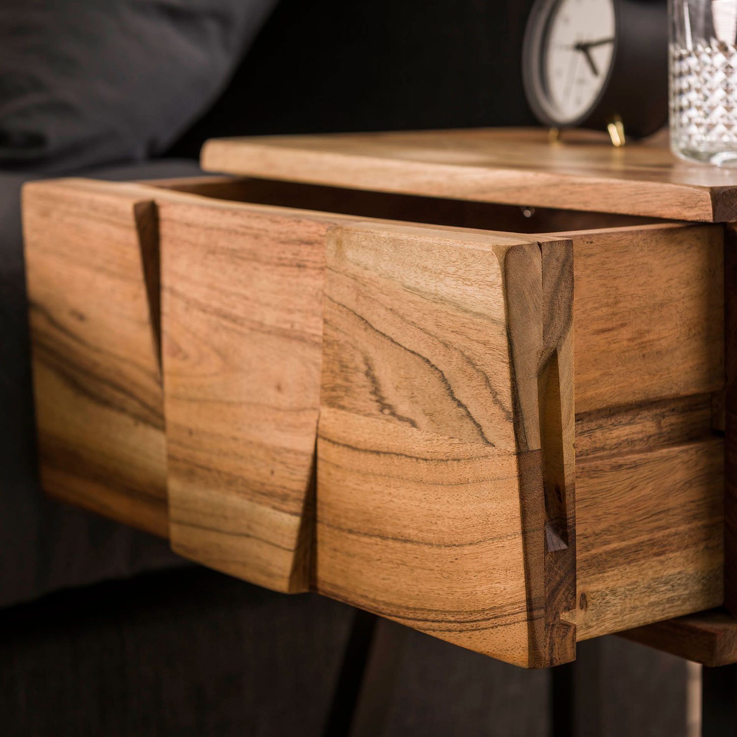 Nachttisch LEEN H 60 cm Akazie Massivholz natur