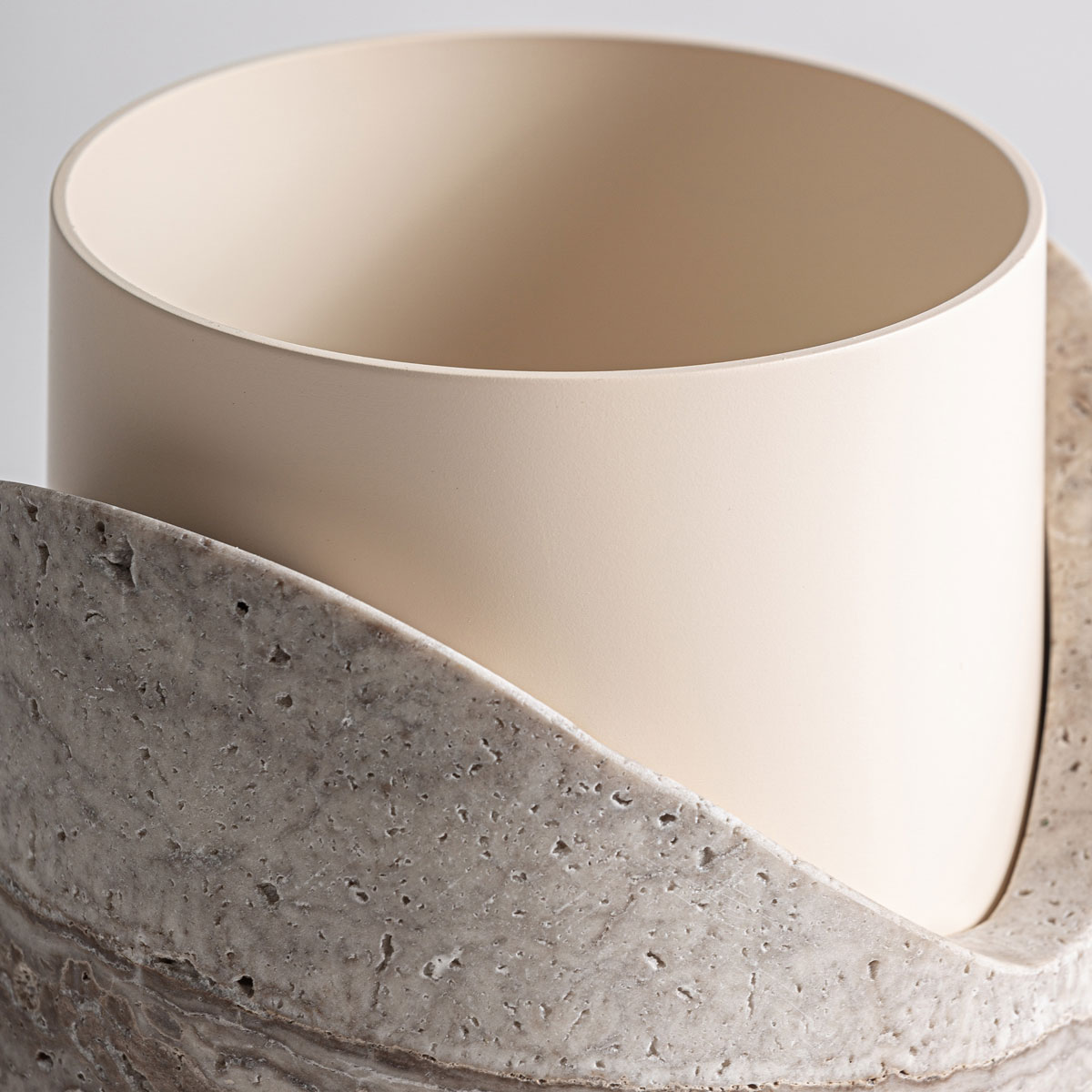 Deko Vase DAYE H 22 cm Marmor beige Metall