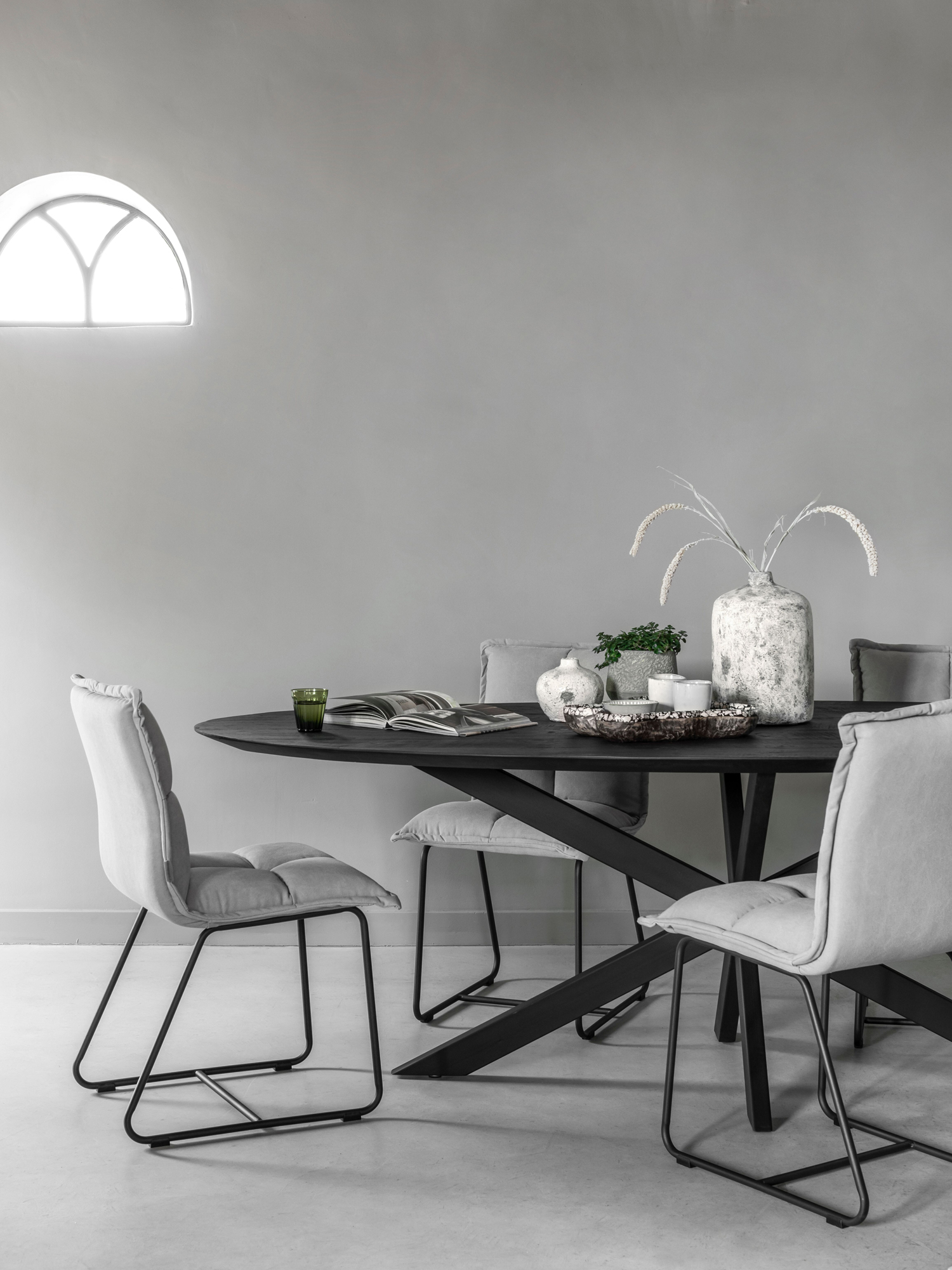 Esstisch Timeless oval 200 x 100 cm Teakholz schwarz