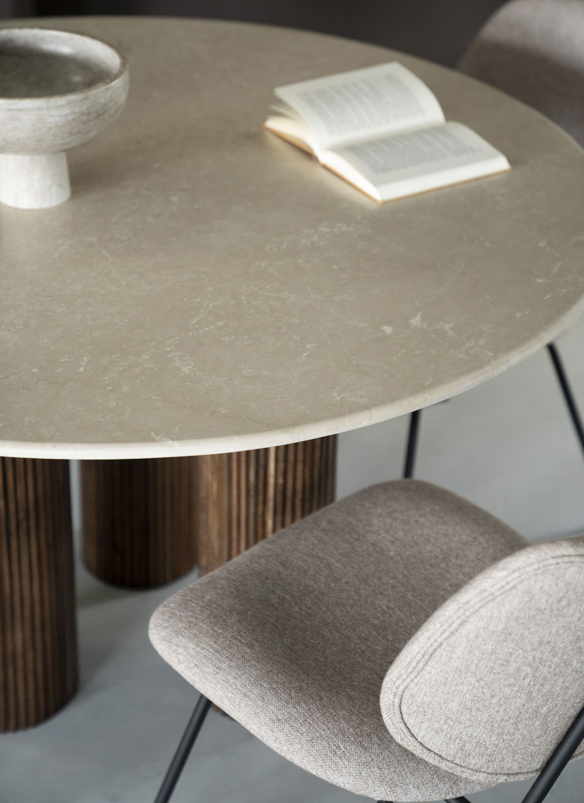 Esstisch Xavi rund 130 cm Marmor Mango Holz braun
