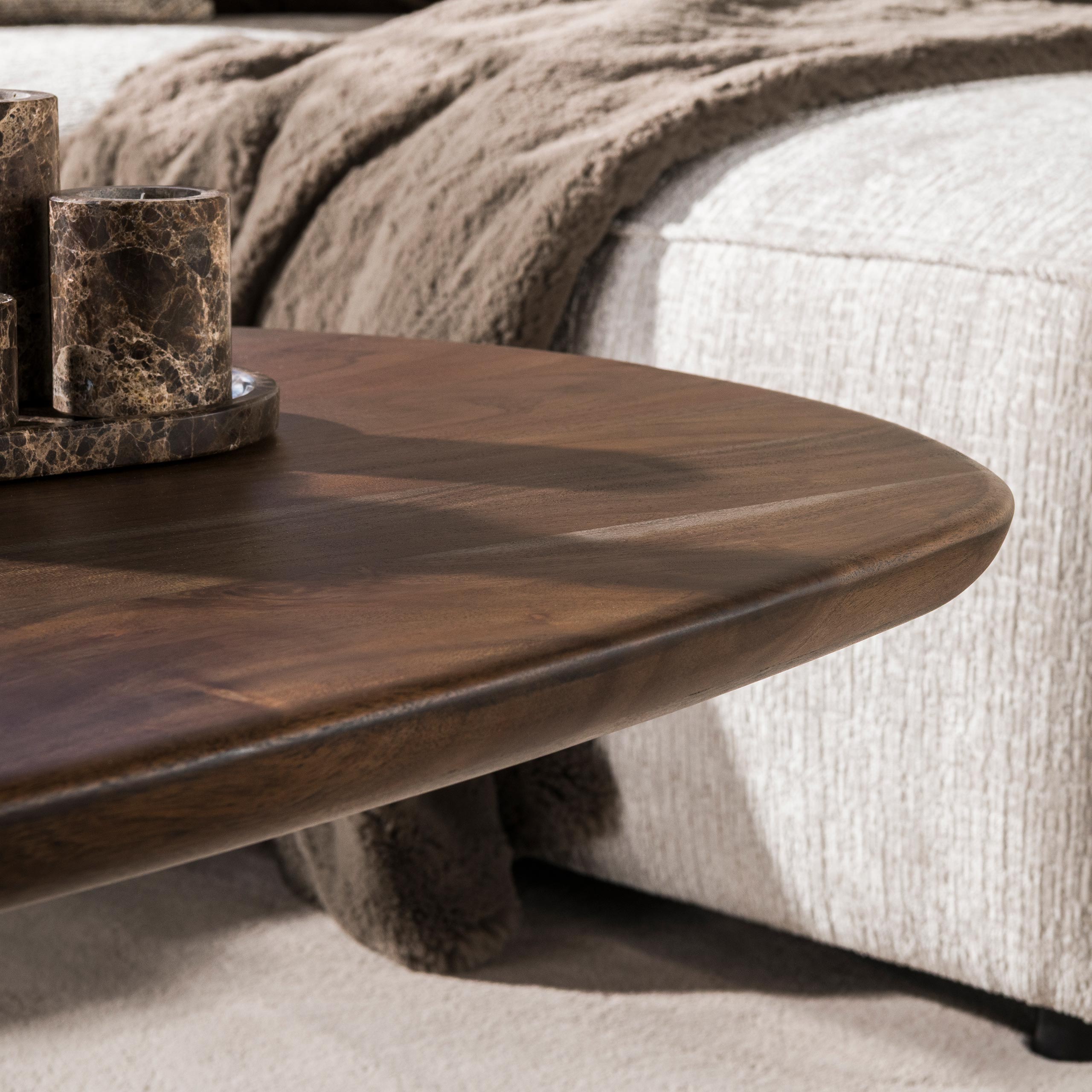 Couchtisch SANO oval massiv Akazie braun