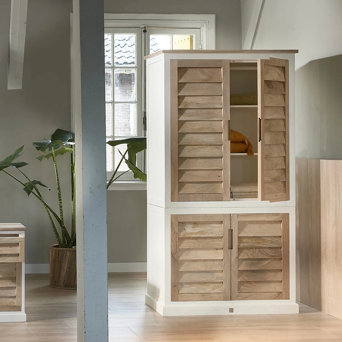 Rivièra Maison Kleiderschrank Pacifica Natur Weiß aus massivem Mangoholz im skandinavischen Stil