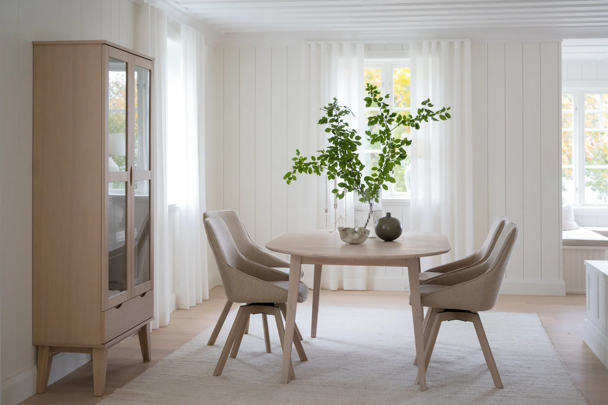 Vitrinenschrank VLIPPA H 185 cm mit 2 Türen Eiche white wash