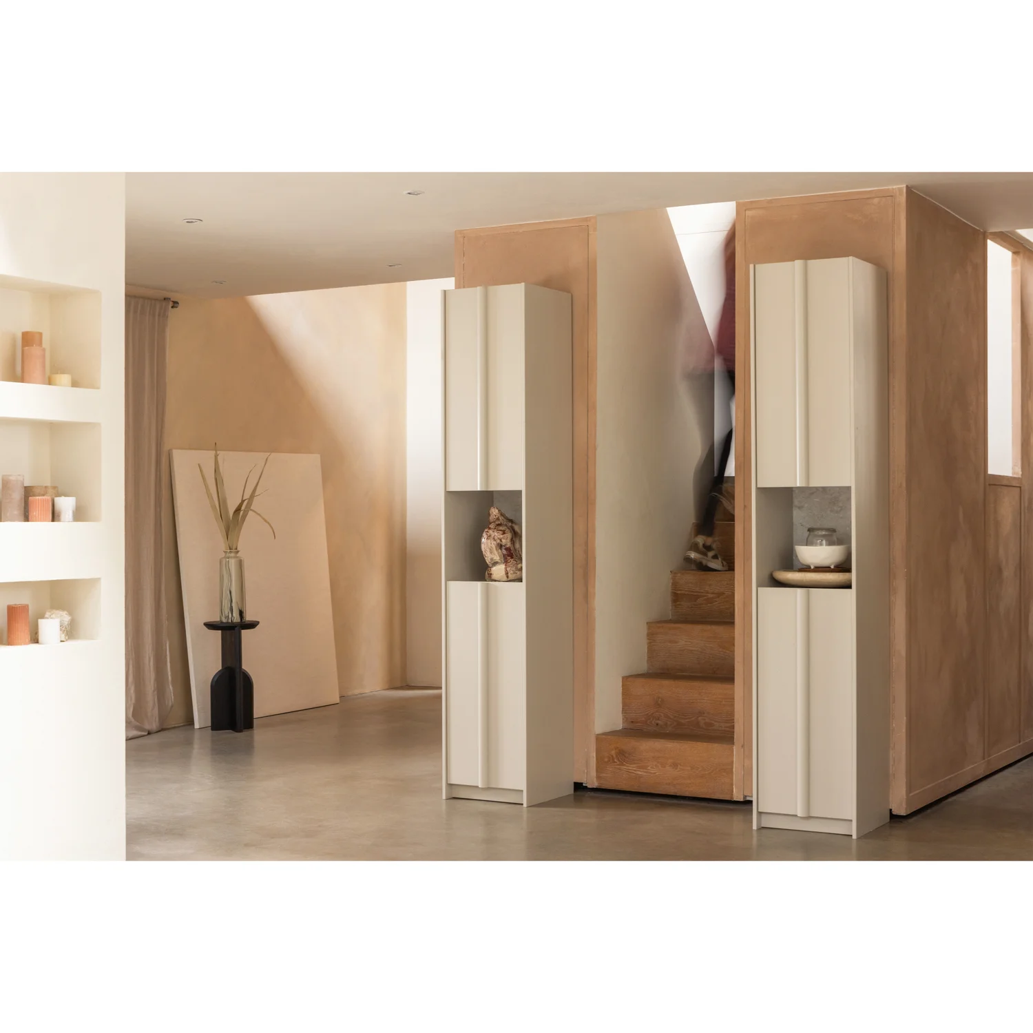 Beistelltisch KIONI schmal rund Ø 30 cm Akazienholz schwarz