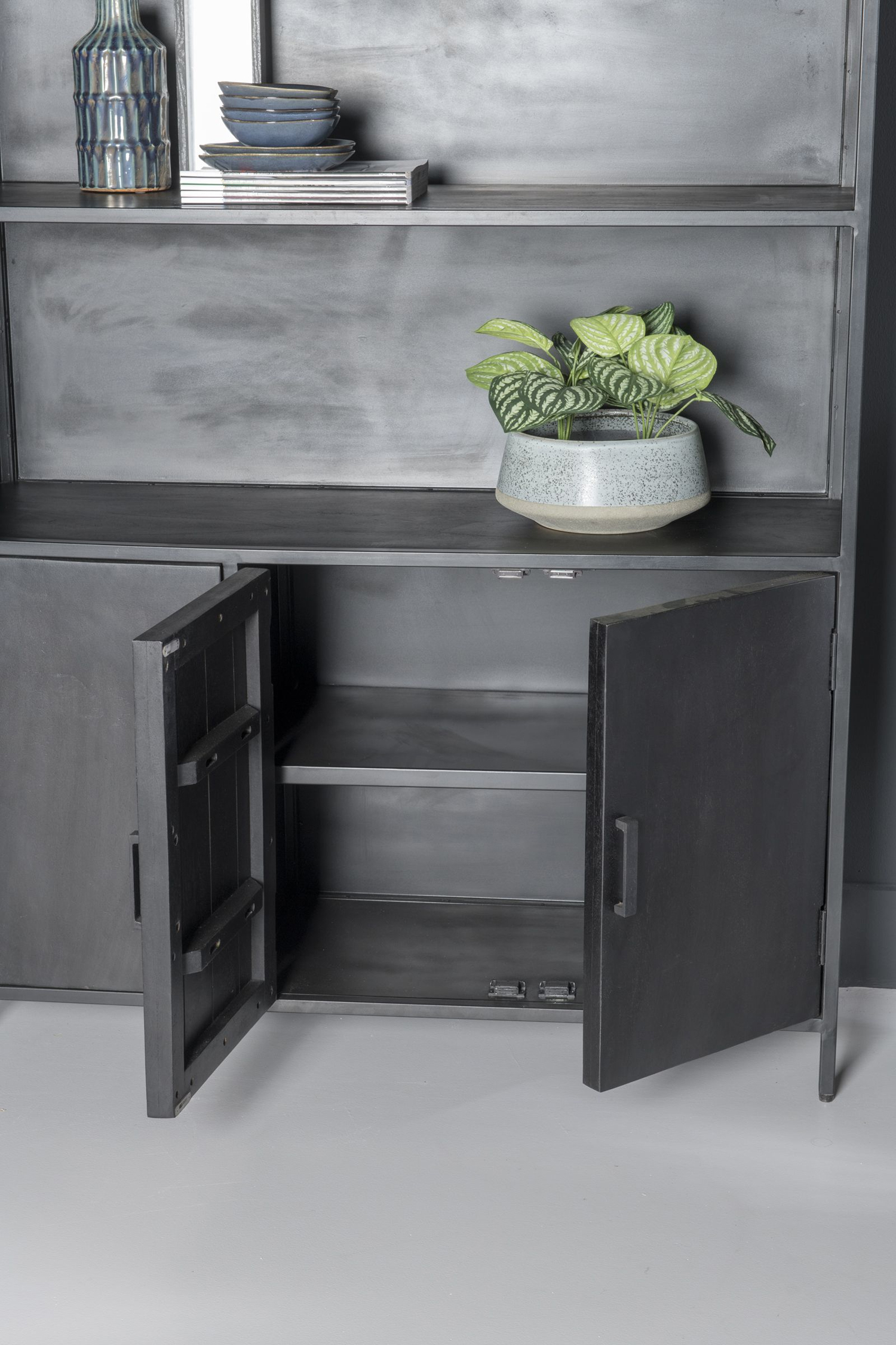 Schrank Kala H 200 cm Bücherschrank Mangoholz schwarz