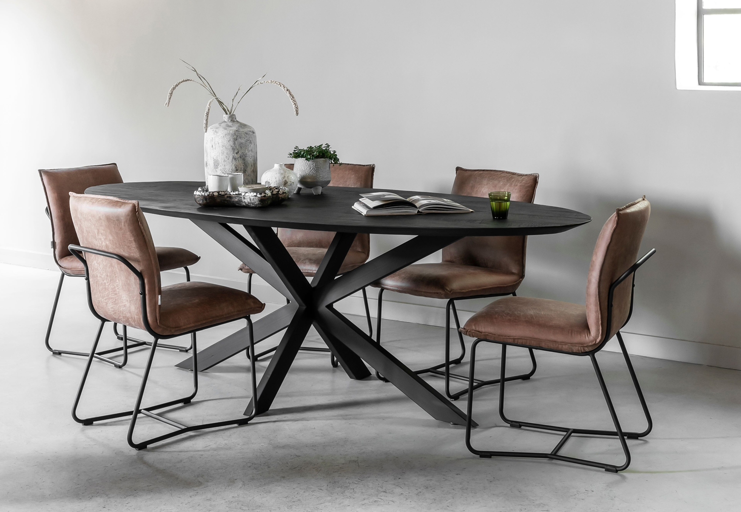 Esstisch Timeless oval 200 x 100 cm Teakholz schwarz